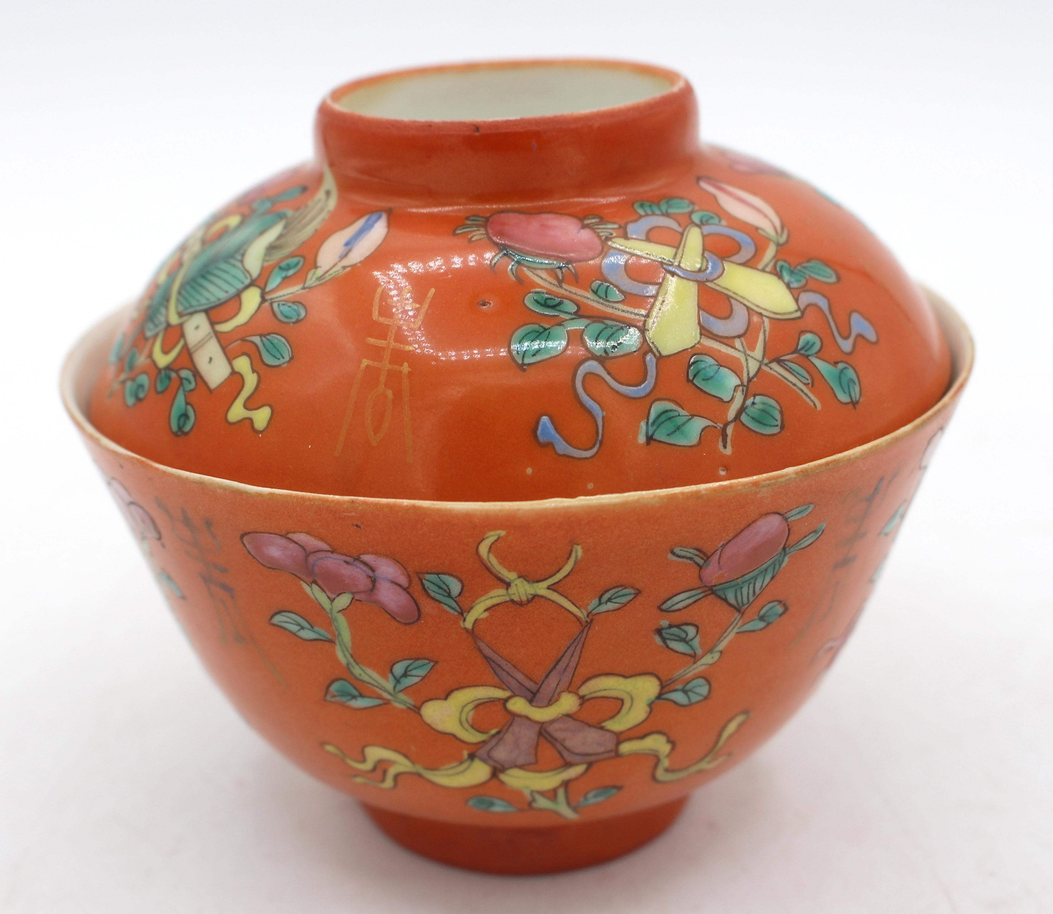 Mid-19th Century Pair of Coral Ground Covered Bowls, Chinese. Qing dynasty 2