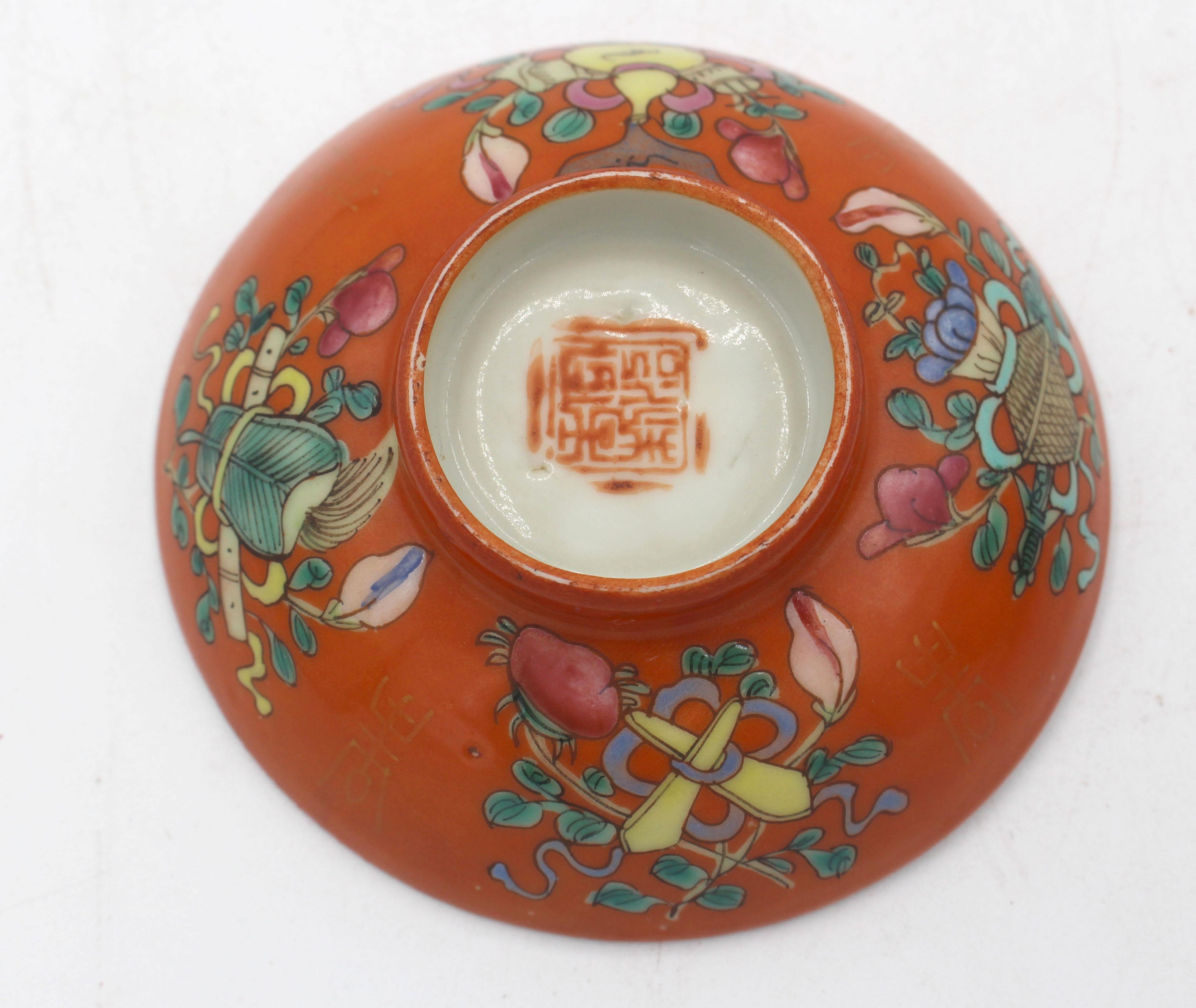 Mid-19th Century Pair of Coral Ground Covered Bowls, Chinese. Qing dynasty 3