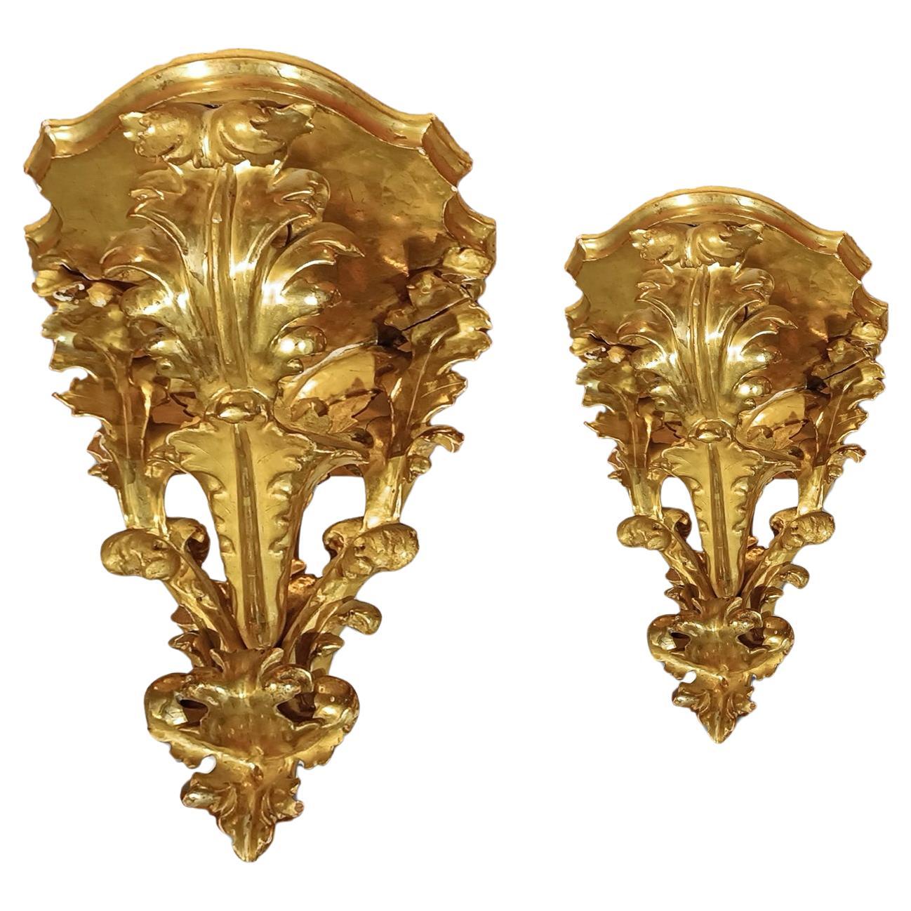 MID 19th CENTURY PAIR OF CORNER LITTLE SHELVES IN GILDED WOOD  For Sale