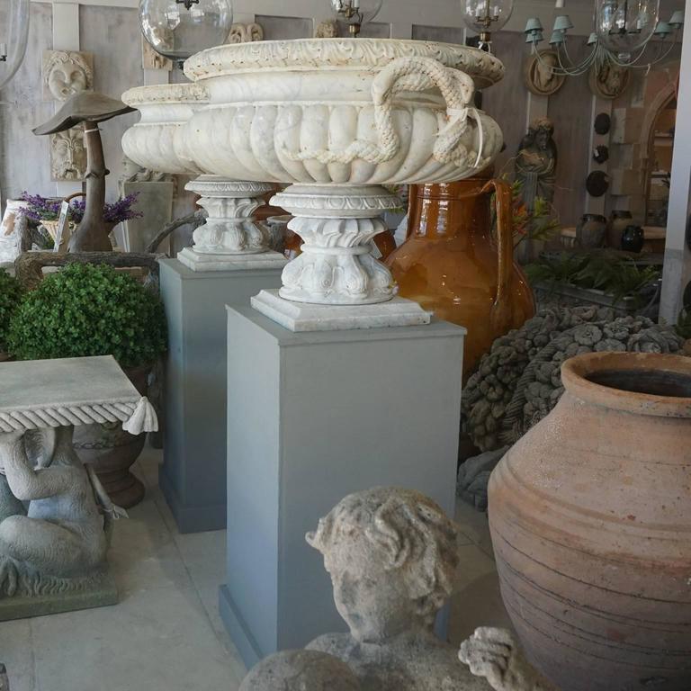 Neoclassical 19th Century White French Antique Pair of Carrara Marble Tazza Urns For Sale