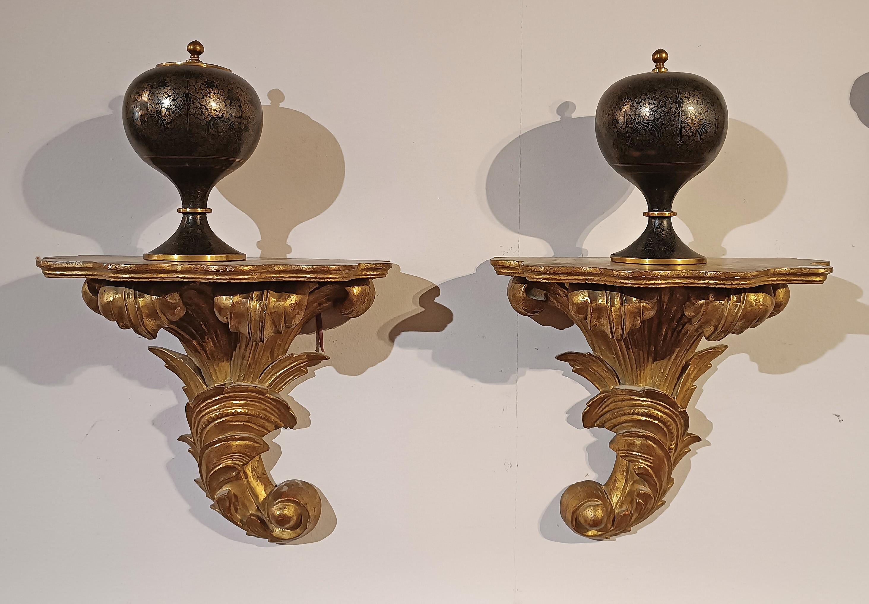 MID-19th CENTURY PAIR OF GILDED WOODEN SHELVES For Sale 4