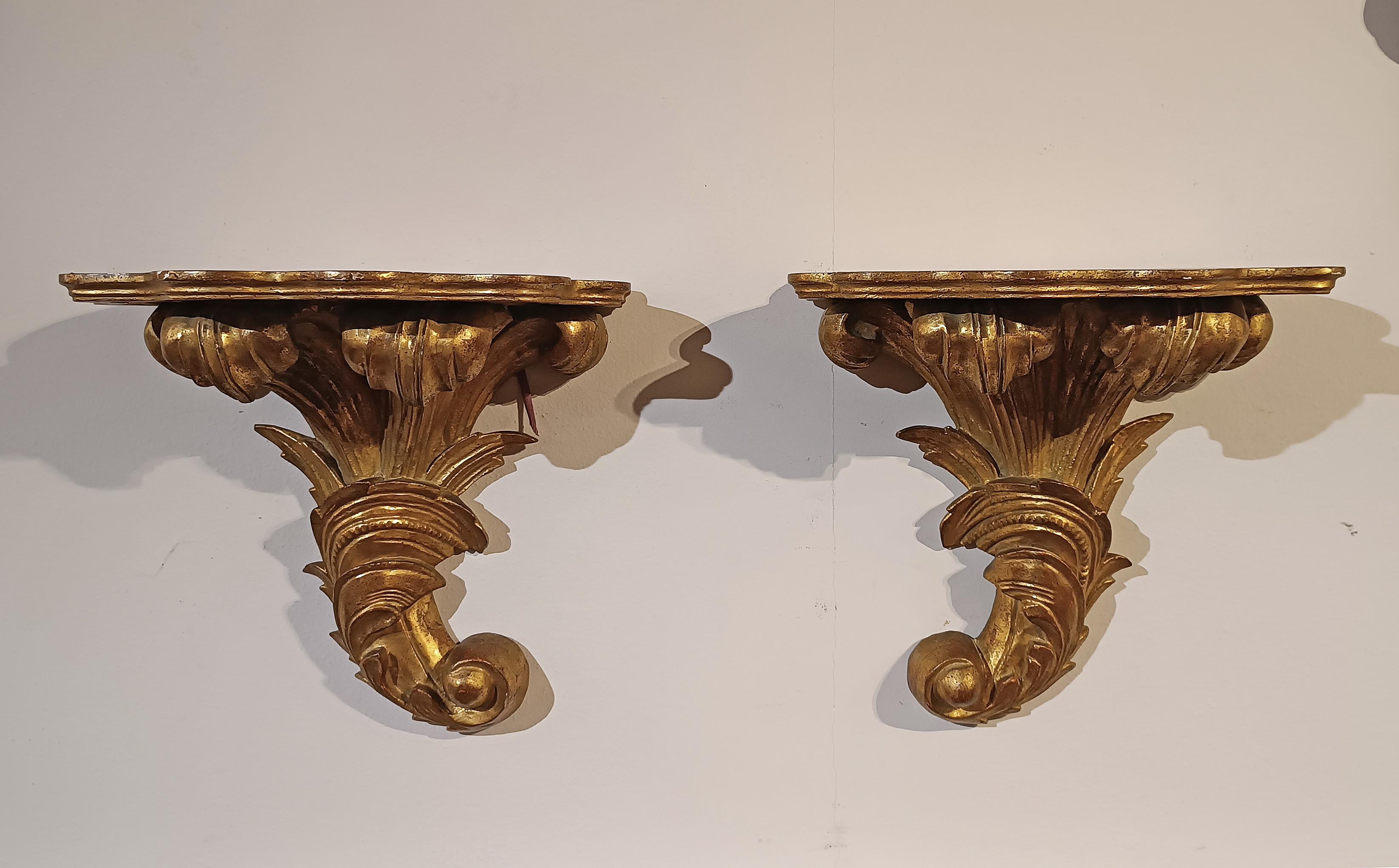 MID-19th CENTURY PAIR OF GILDED WOODEN SHELVES In Good Condition For Sale In Firenze, FI