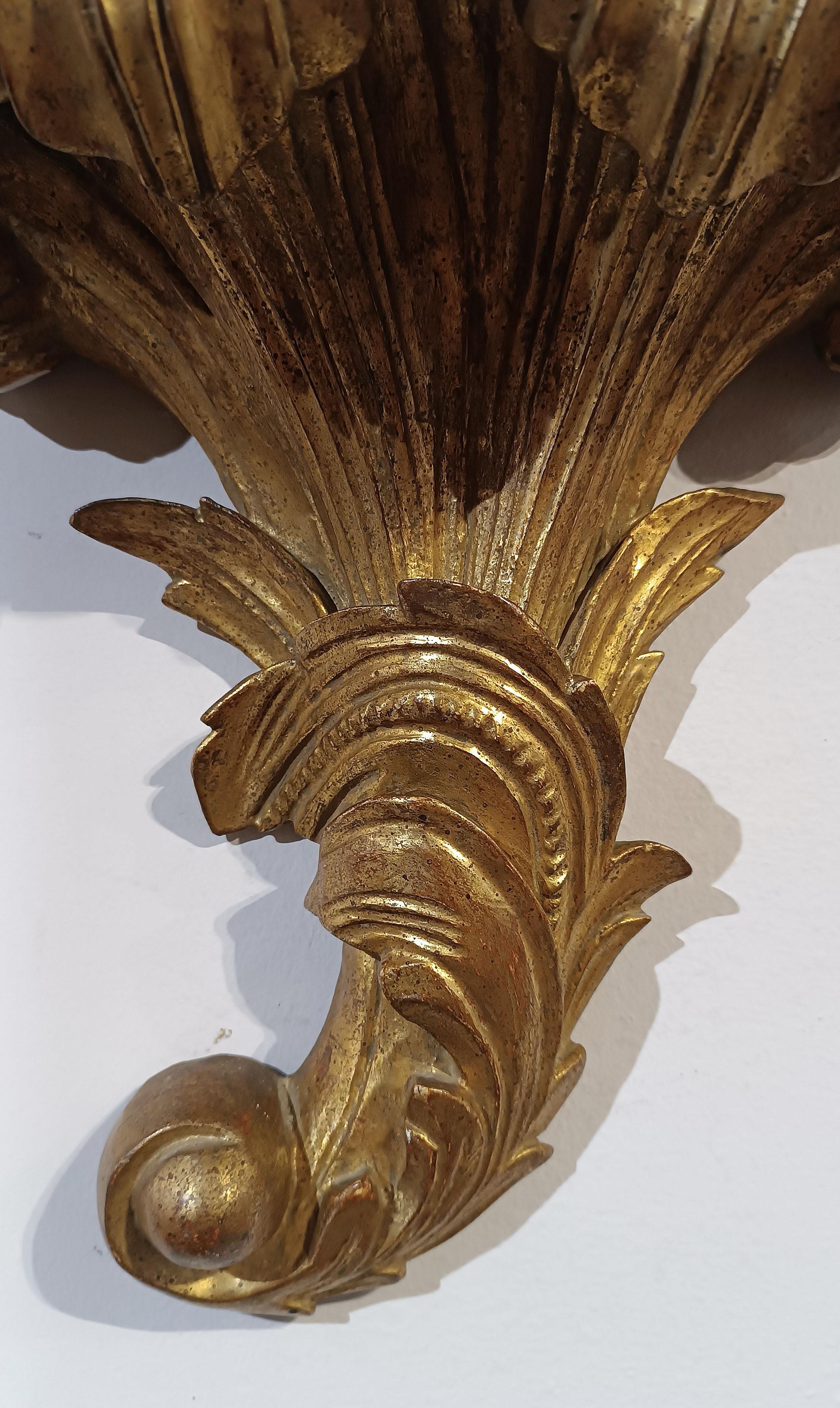 MID-19th CENTURY PAIR OF GILDED WOODEN SHELVES For Sale 1