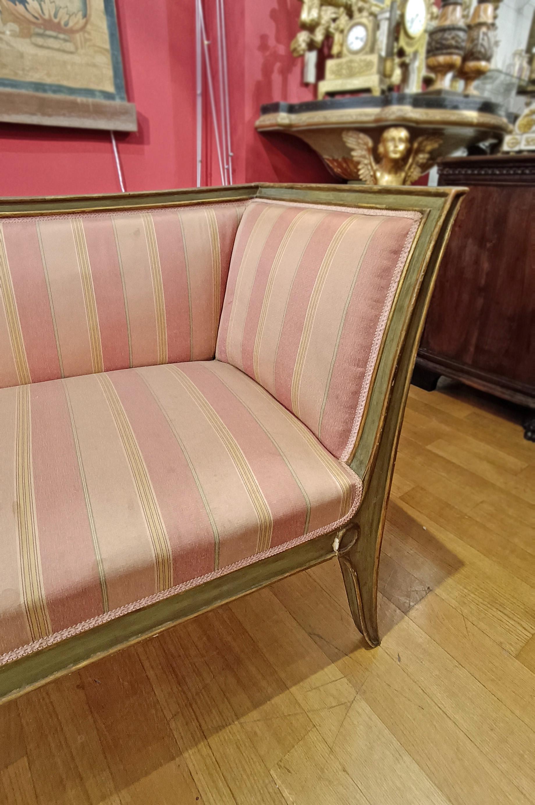 MID-19th CENTURY PAIR OF GILT AND LACQUERED SOFAS For Sale 1