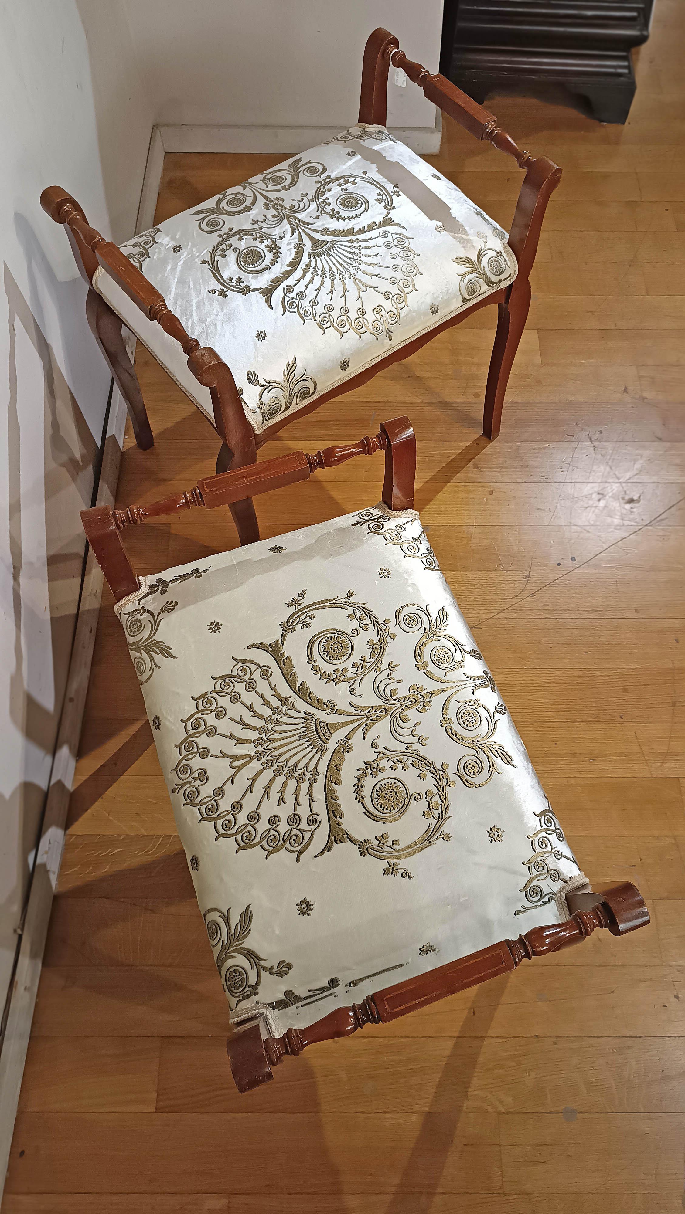 MID-19th CENTURY PAIR OF NAPOLEON III CHERRY STOOLS en vente 1