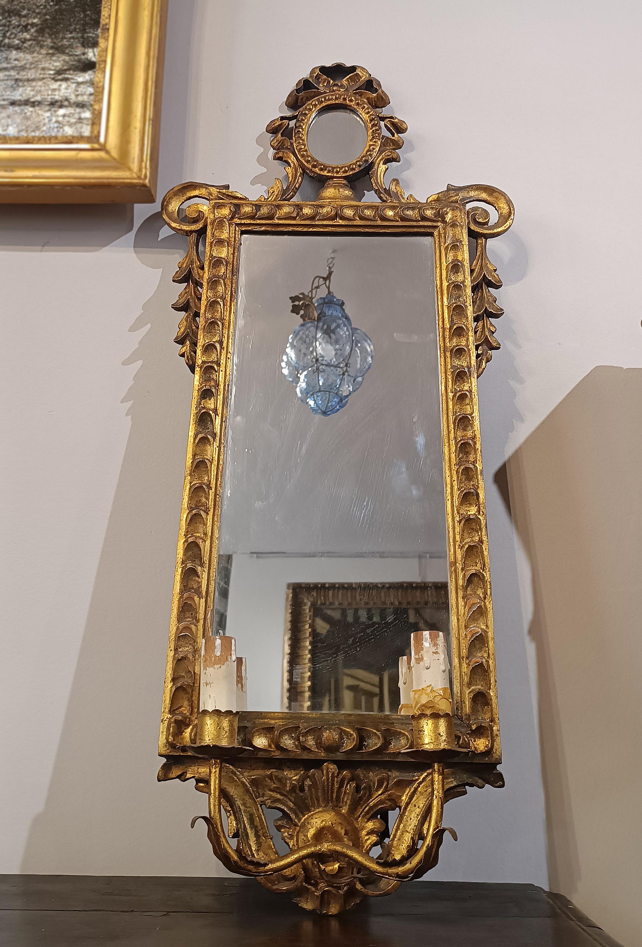 MITTE DES 19. JAHRHUNDERTS ZWEI VERGOLDETE SPIEGEL IM NEOKLASSIZISTISCHEN STIL im Zustand „Gut“ im Angebot in Firenze, FI