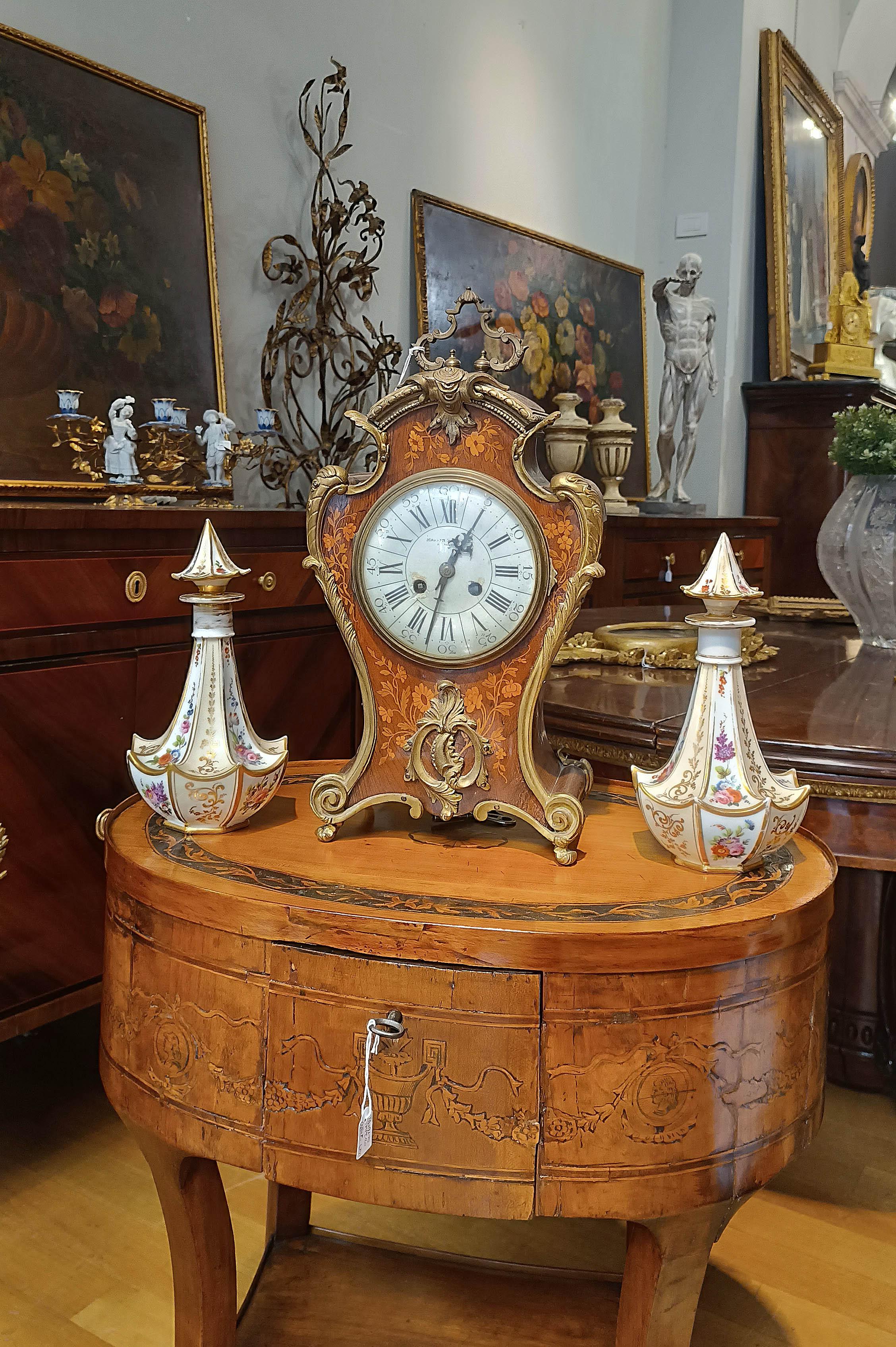 MID-19th CENTURY PAIR OF PORCELAIN BOTTLES in vendita 3