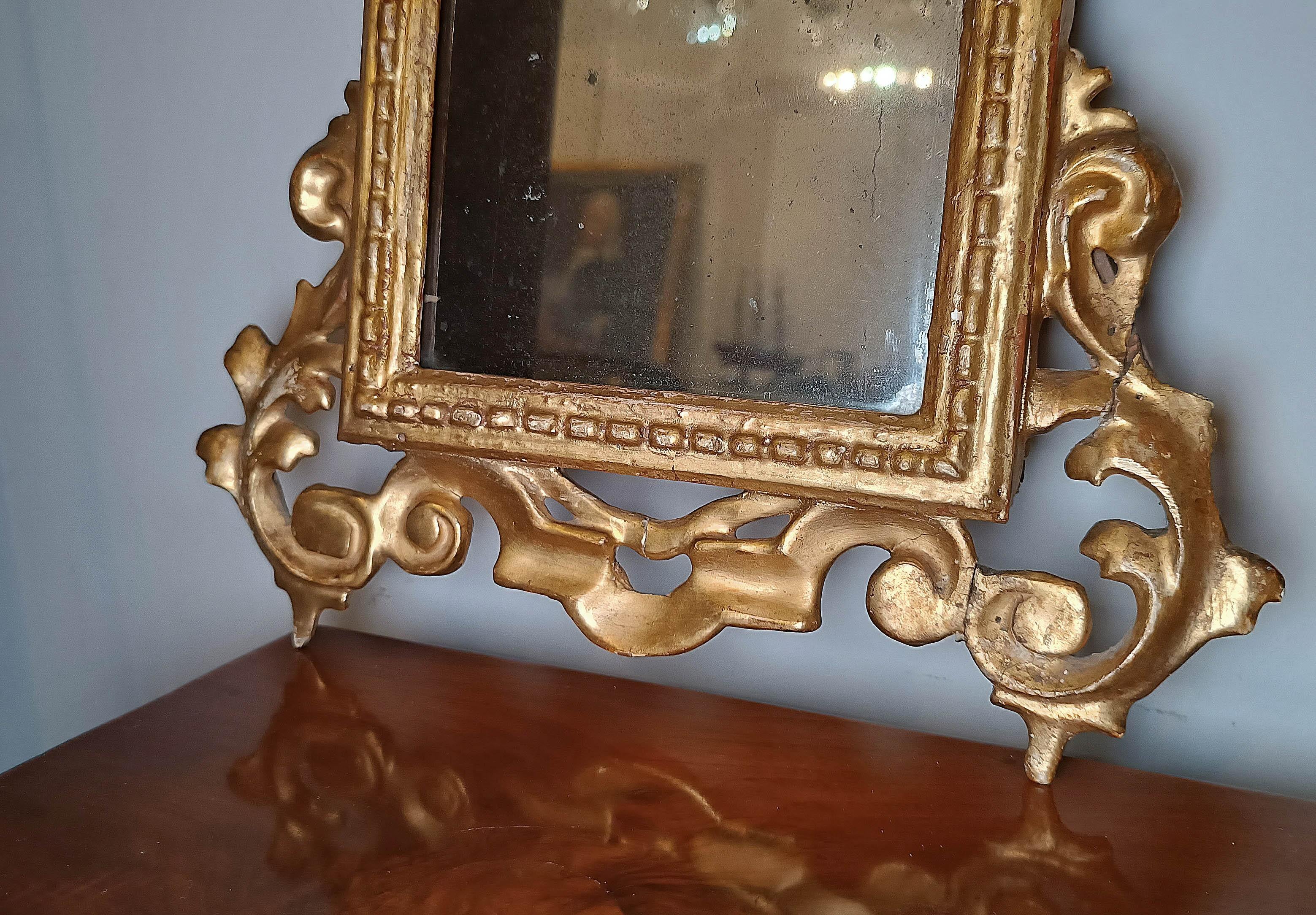 MID-19th CENTURY PAIR OF SMALL GILDED MIRRORS In condizioni buone in vendita a Firenze, FI