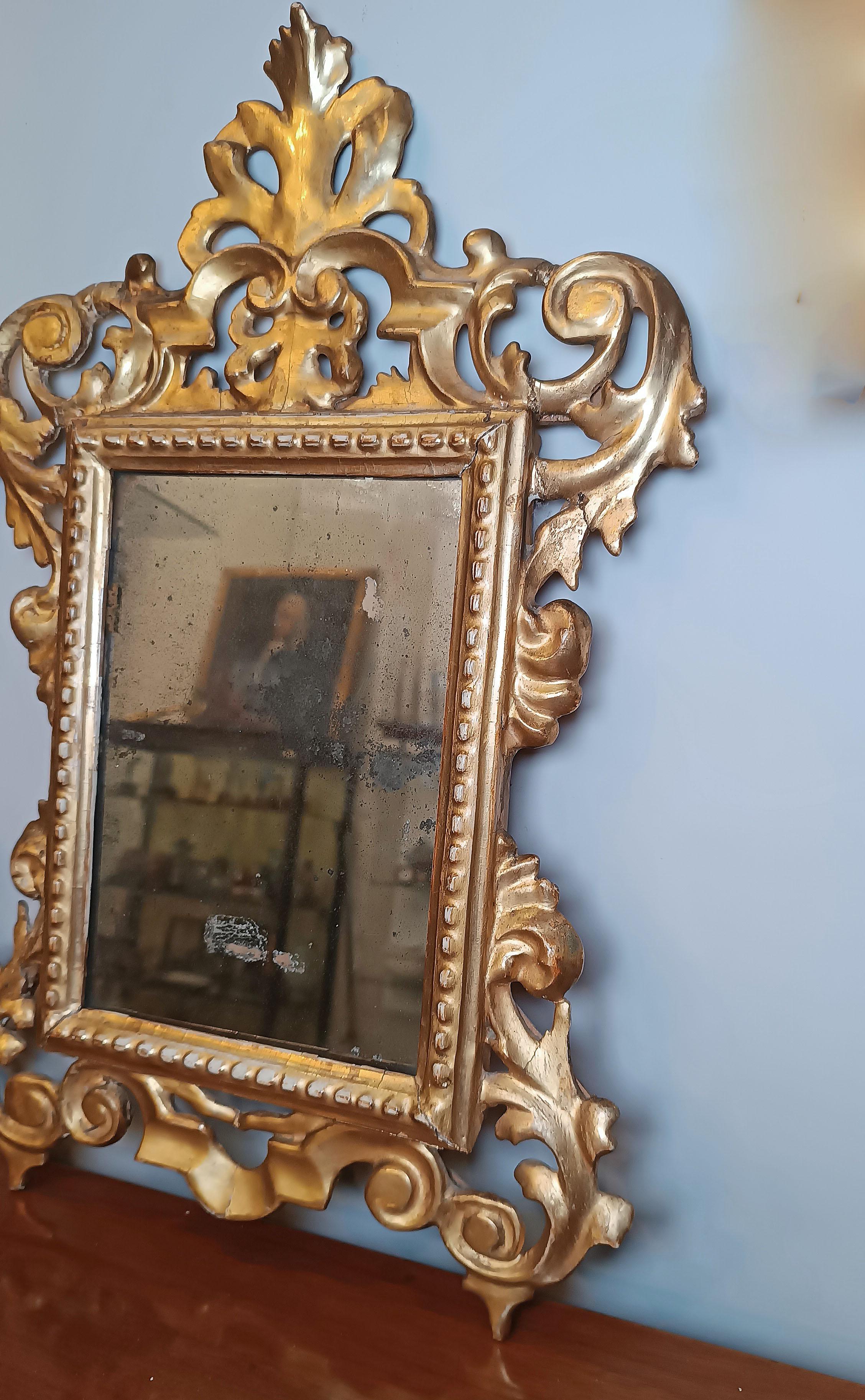 19th Century MID-19th CENTURY PAIR OF SMALL GILDED MIRRORS in vendita