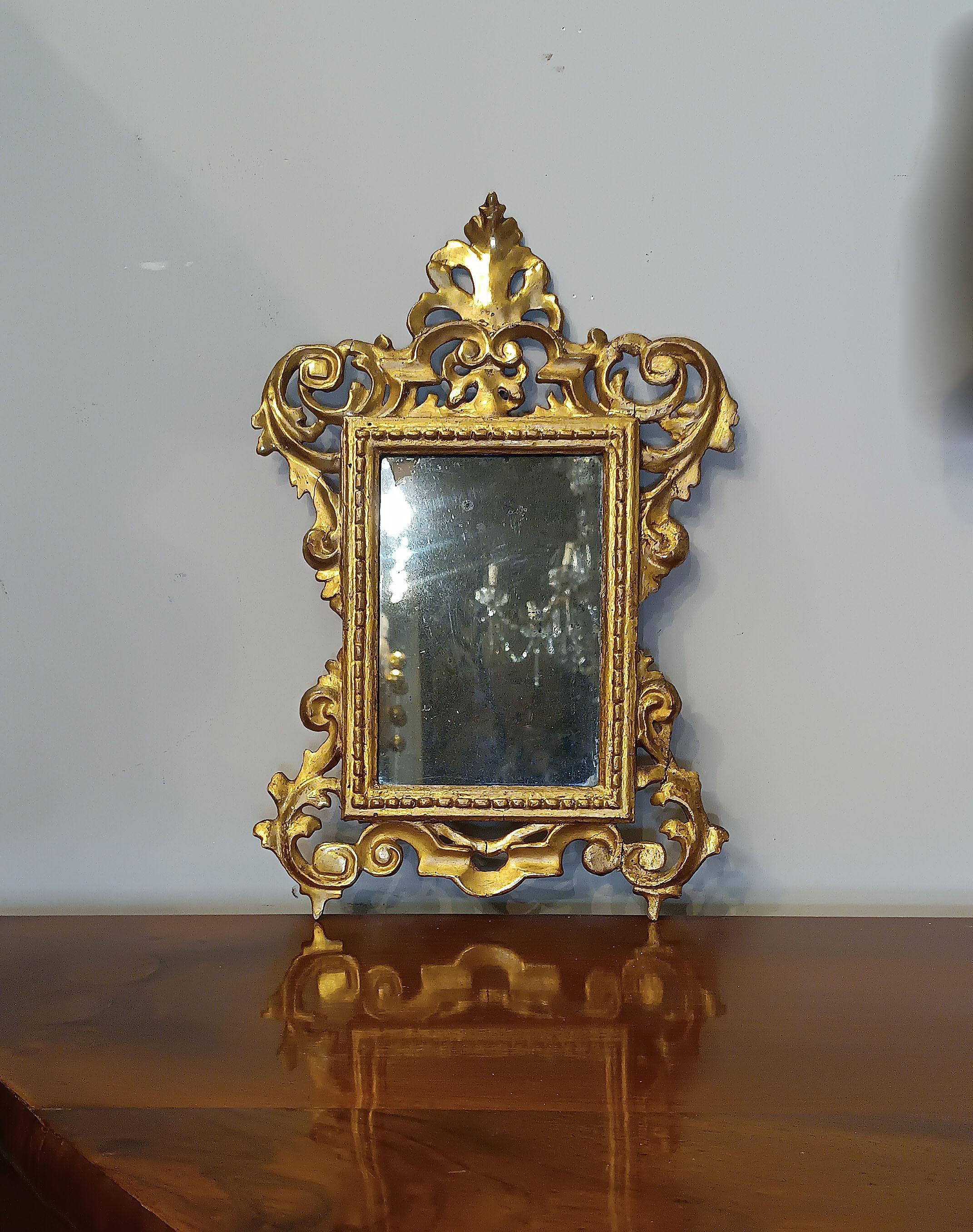MID-19th CENTURY PAIR OF SMALL GILDED MIRRORS in vendita 1