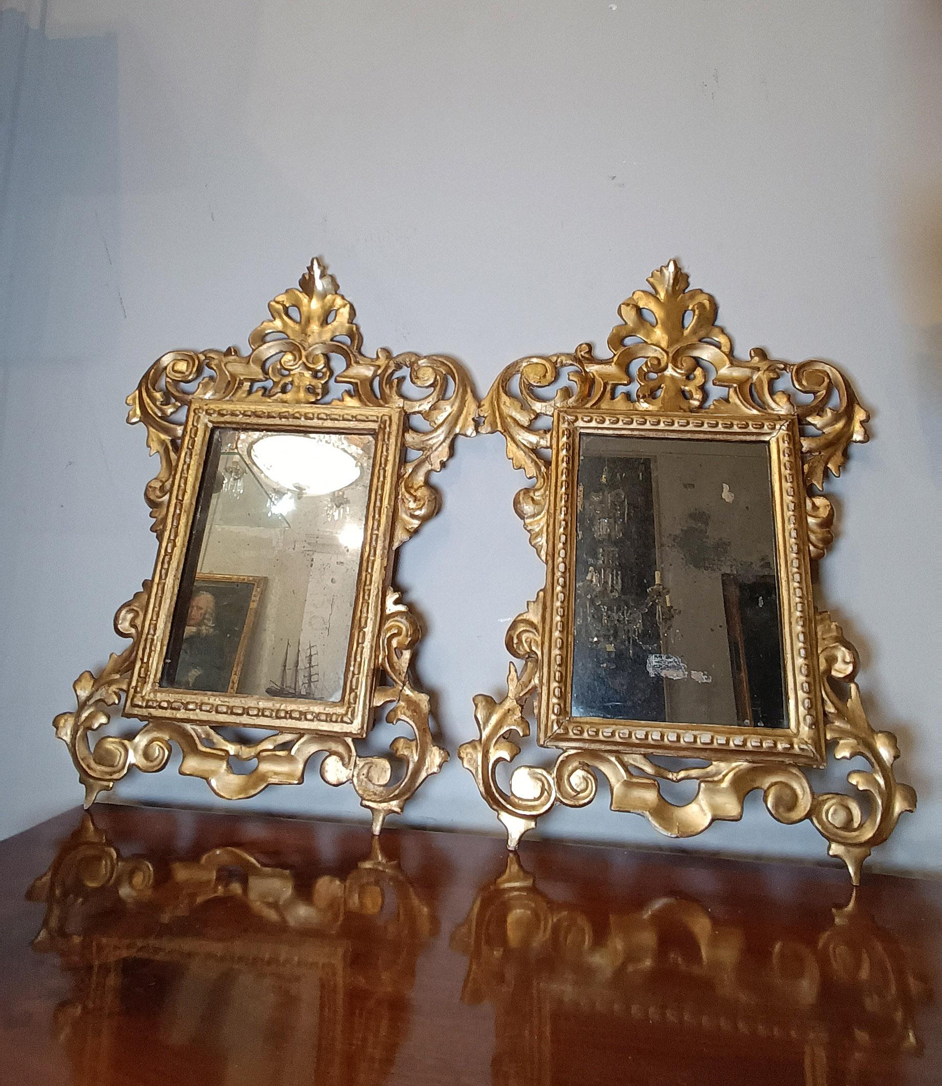 MID-19th CENTURY PAIR OF SMALL GILDED MIRRORS in vendita 2