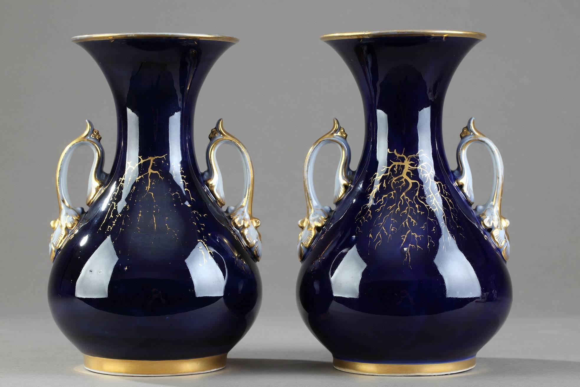 Mid-19th Century Pair of Valentine Porcelain Vases For Sale 1