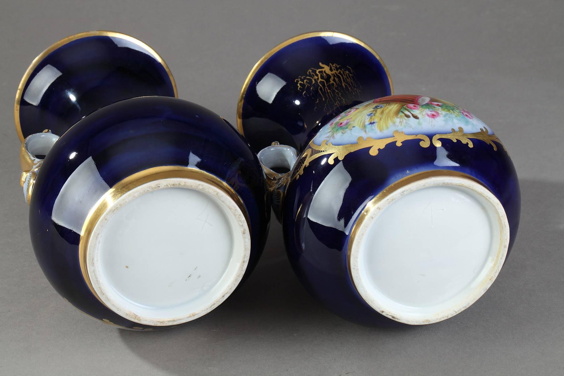Mid-19th Century Pair of Valentine Porcelain Vases For Sale 3