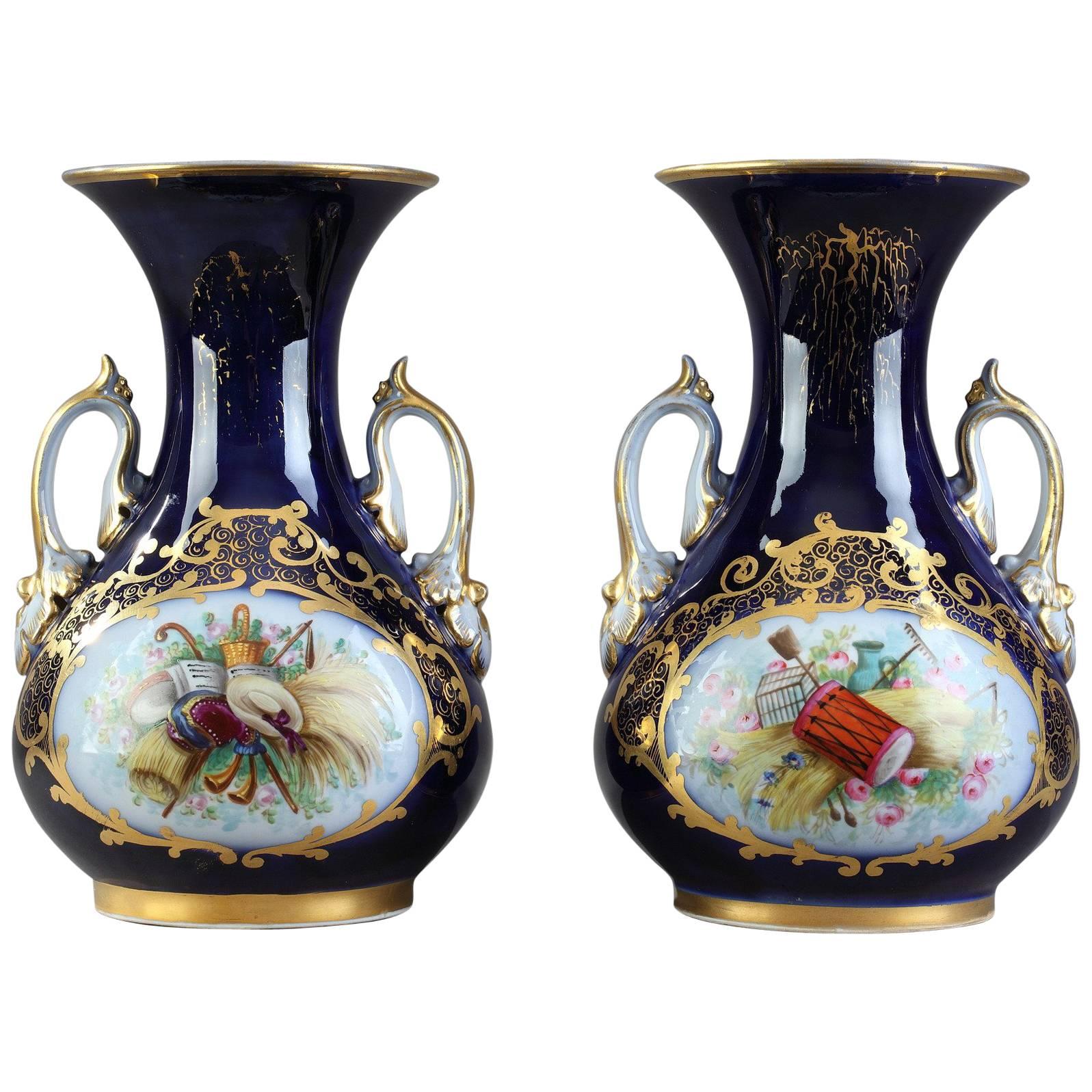 Paire de vases en porcelaine de Valentine du milieu du 19e siècle