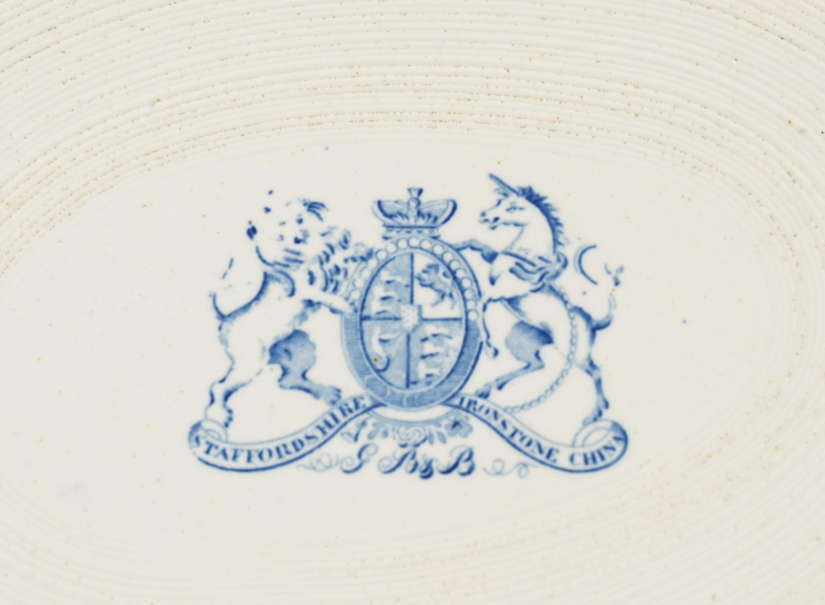 Blaue Weidenware-Transferplatte aus der Mitte des 19. Jahrhunderts, England, 1840 H630 im Zustand „Gut“ im Angebot in Vancouver, BC