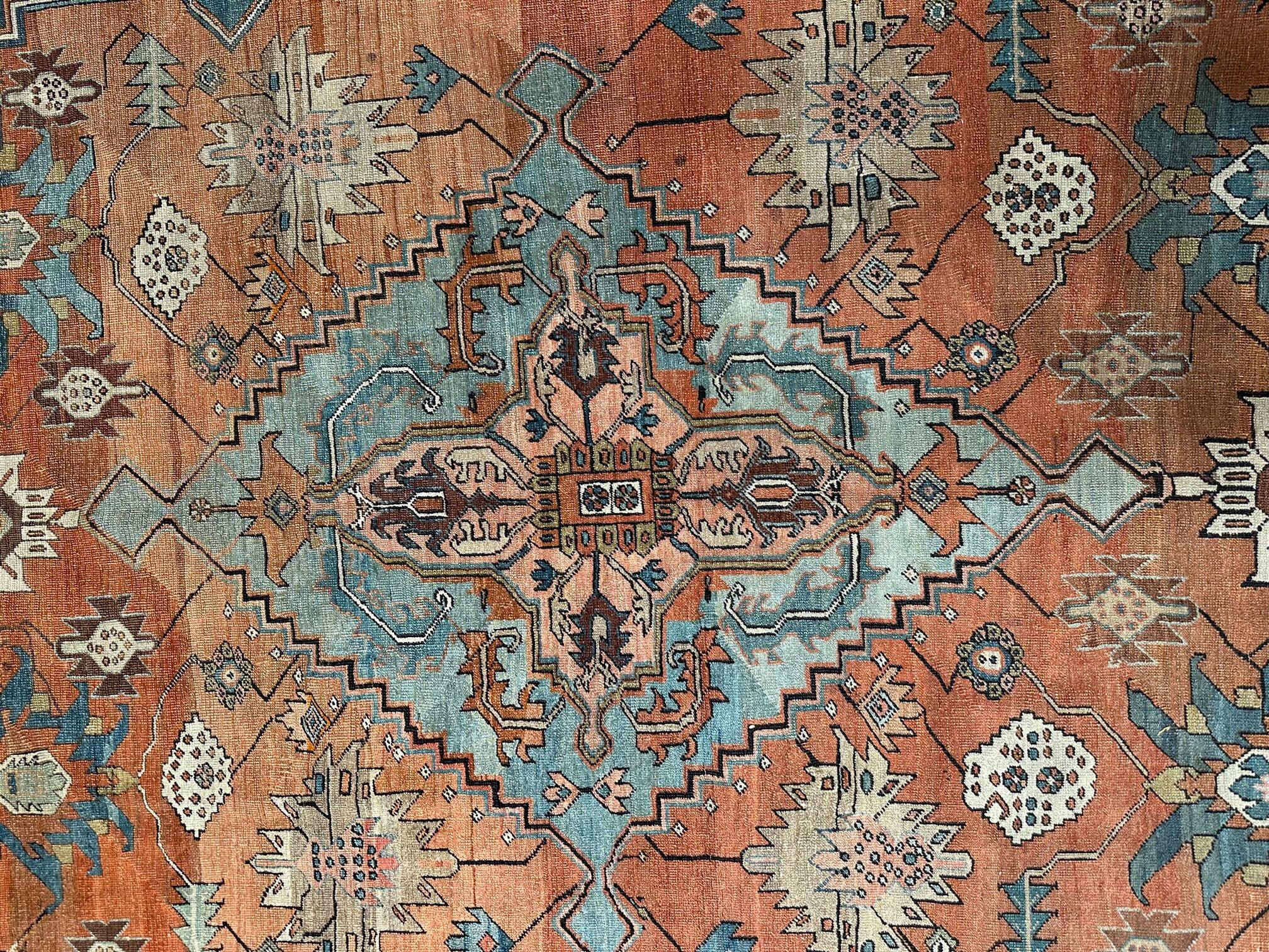 Antike Heriz-Teppiche Serapi-Teppiche und persische Bakschaisch-Teppiche - Die Teppiche aus Nordwest-Persien sind eine Klasse für sich. Die Teppiche von Heriz, Serapi und Bakshaish, die wegen ihres starken geometrischen Stils, ihrer feinen
