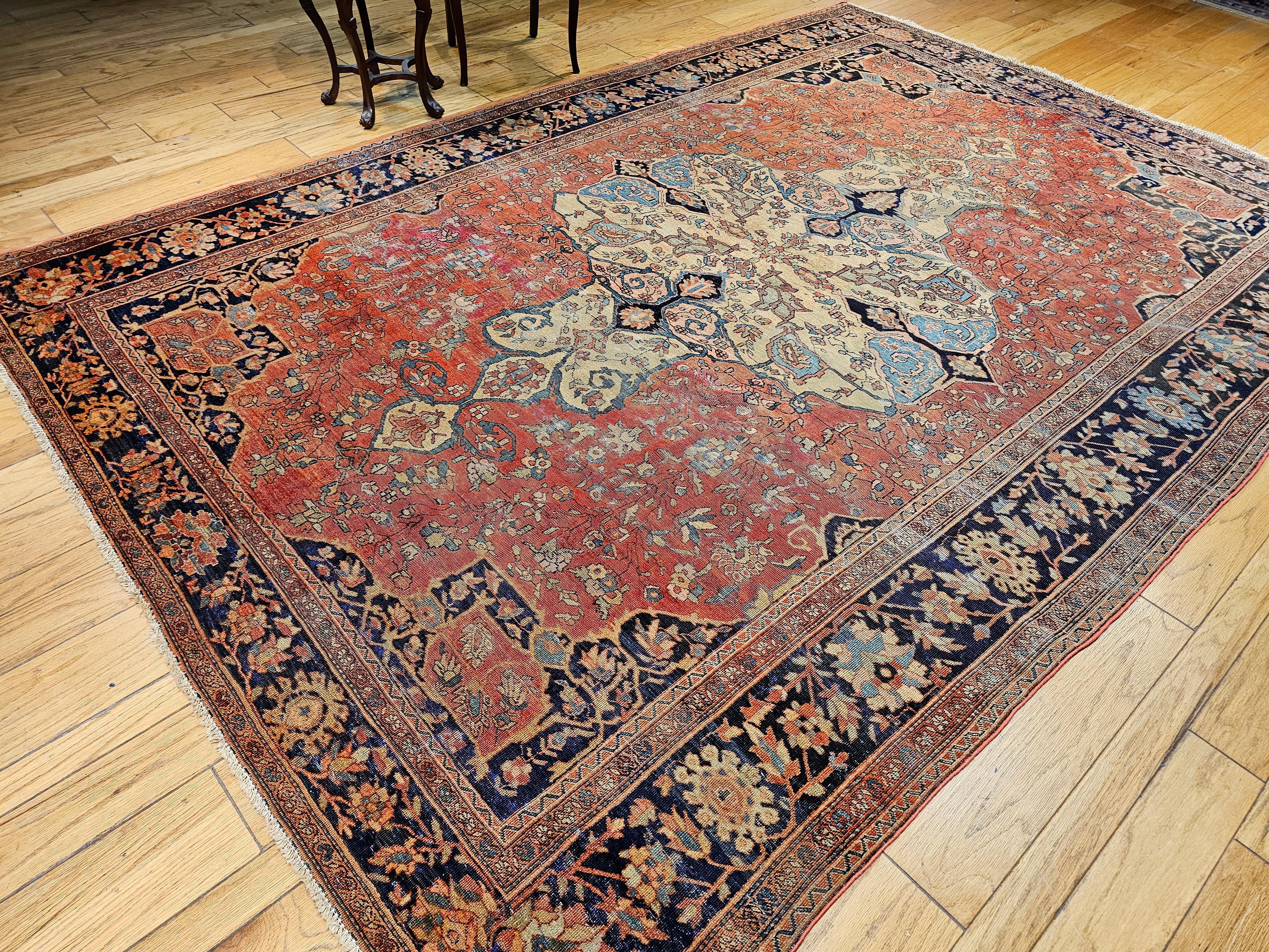 Persischer Farahan-Teppich des 19. Jahrhunderts mit Blumenmuster in Rot, Safran, Blau, Elfenbein und Elfenbein im Angebot 13