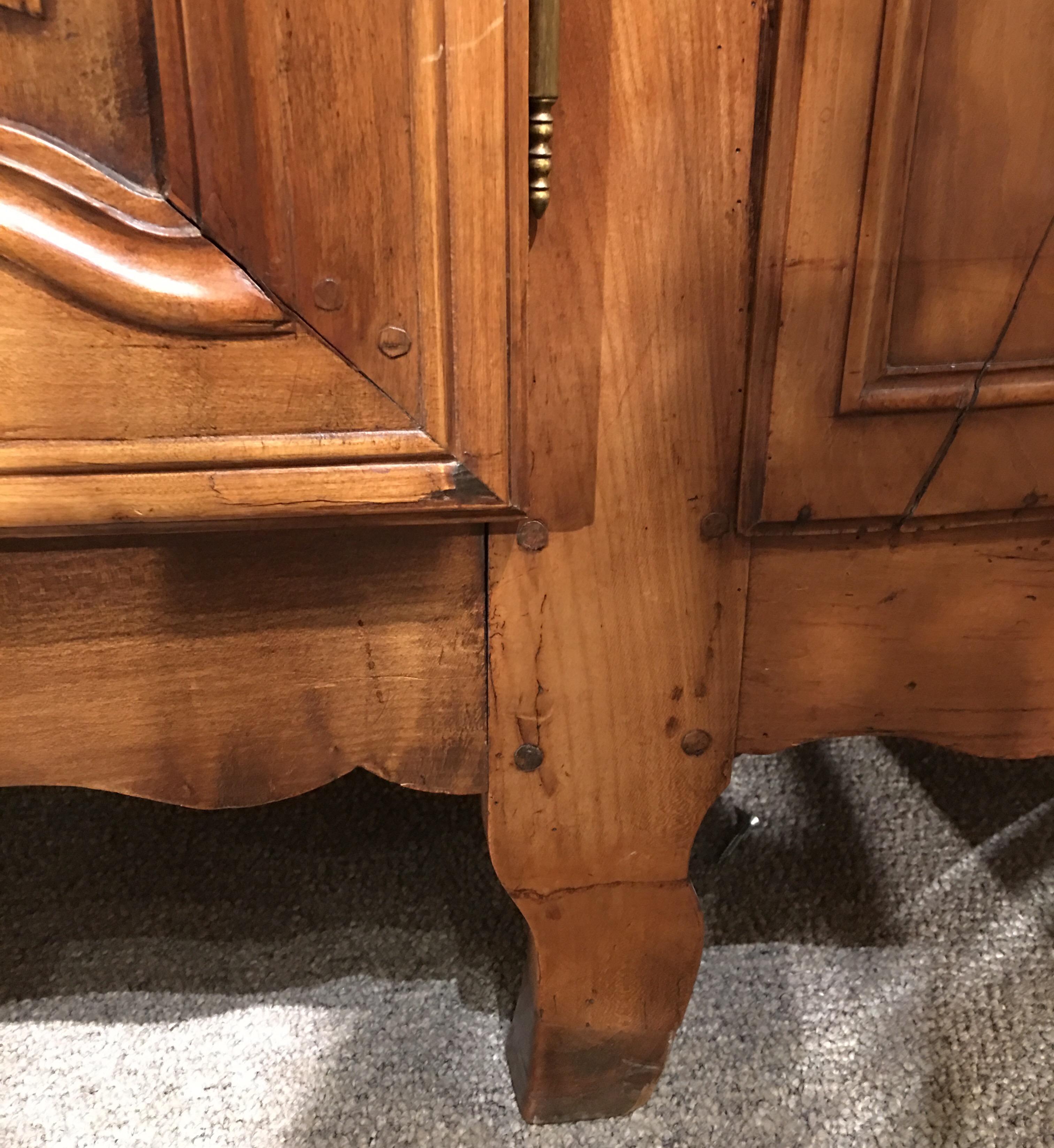 Mid-19th Century Picardy Fruitwood Buffet In Excellent Condition For Sale In Chicago, IL