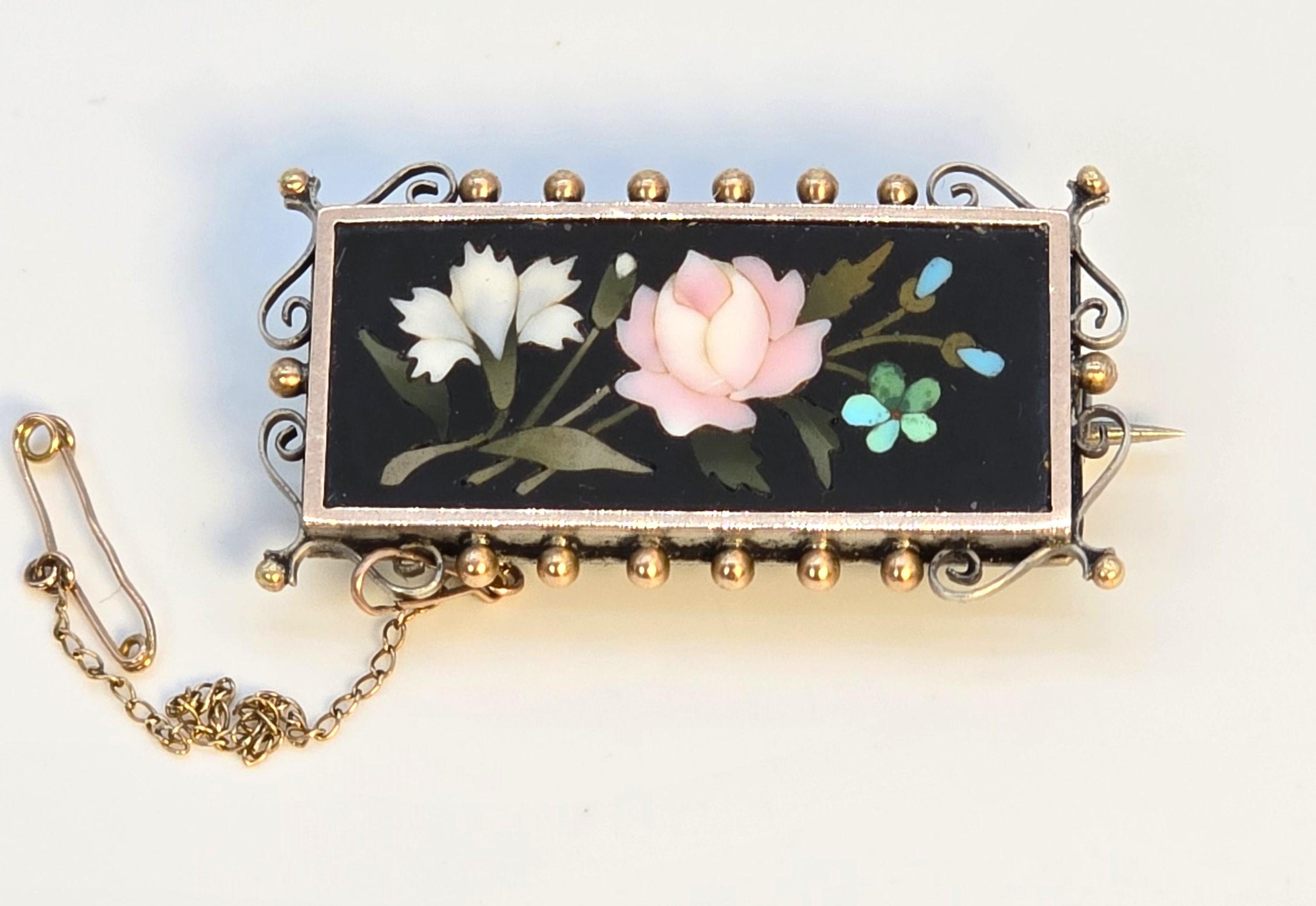 Mid 19th century pietra dura brooch, circa 1860 In Good Condition For Sale In Central England, GB