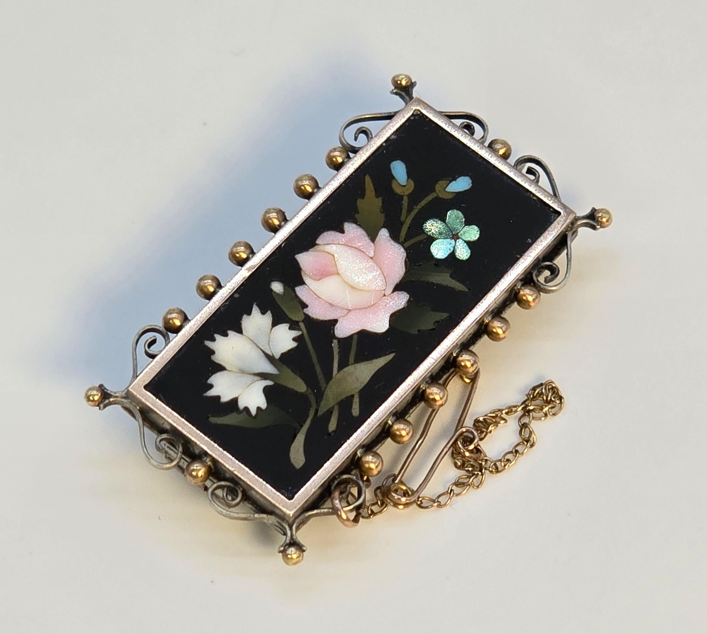 19th Century Mid 19th century pietra dura brooch, circa 1860 For Sale