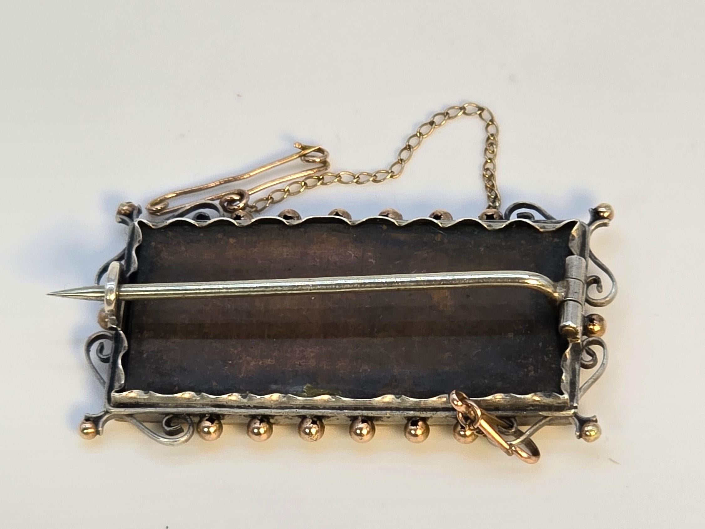 Stone Mid 19th century pietra dura brooch, circa 1860 For Sale