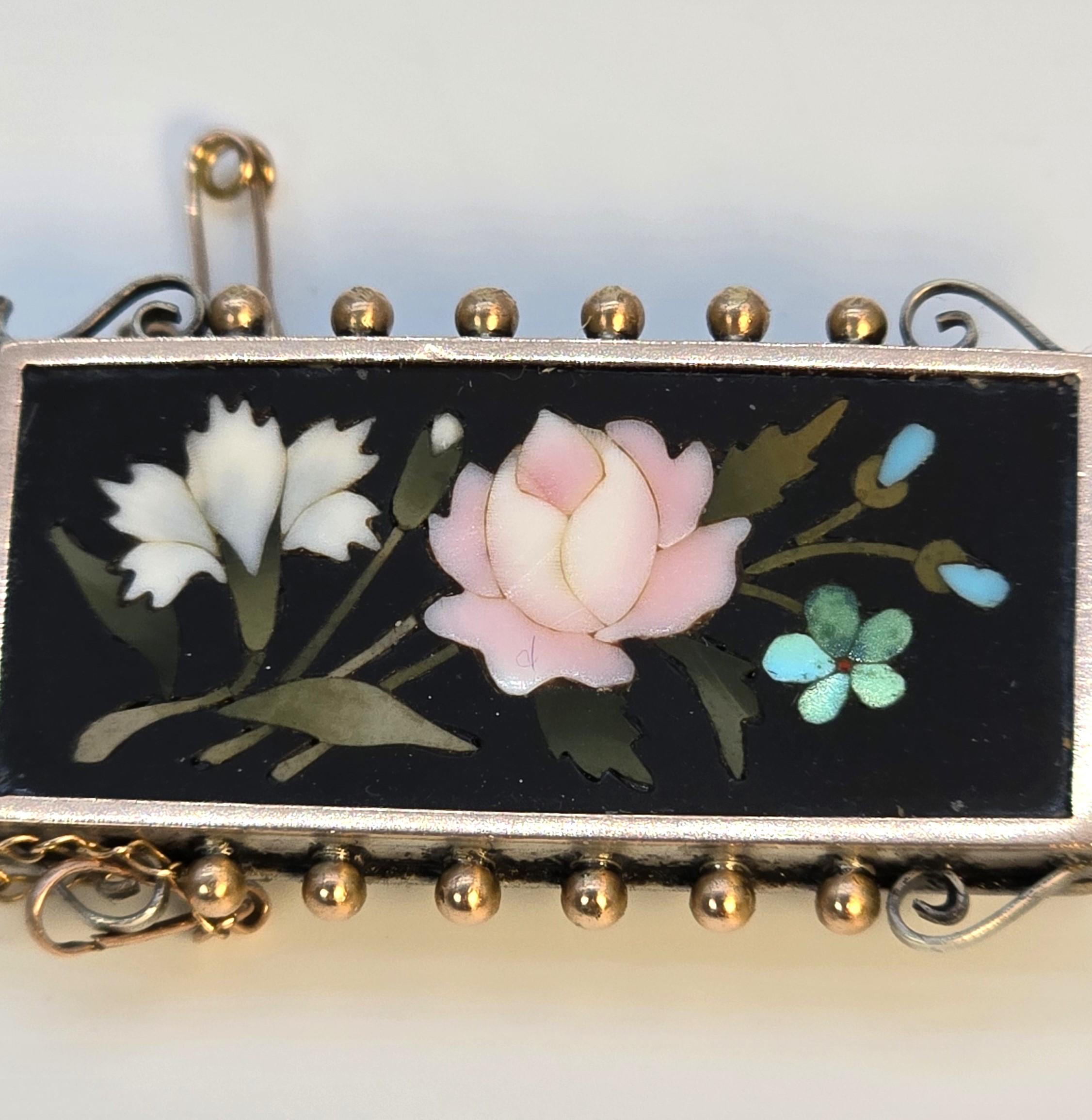 Mid 19th century pietra dura brooch, circa 1860 For Sale 1
