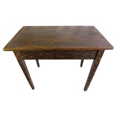 Table d'appoint en pin du milieu du 19e siècle avec peinture rouge d'origine