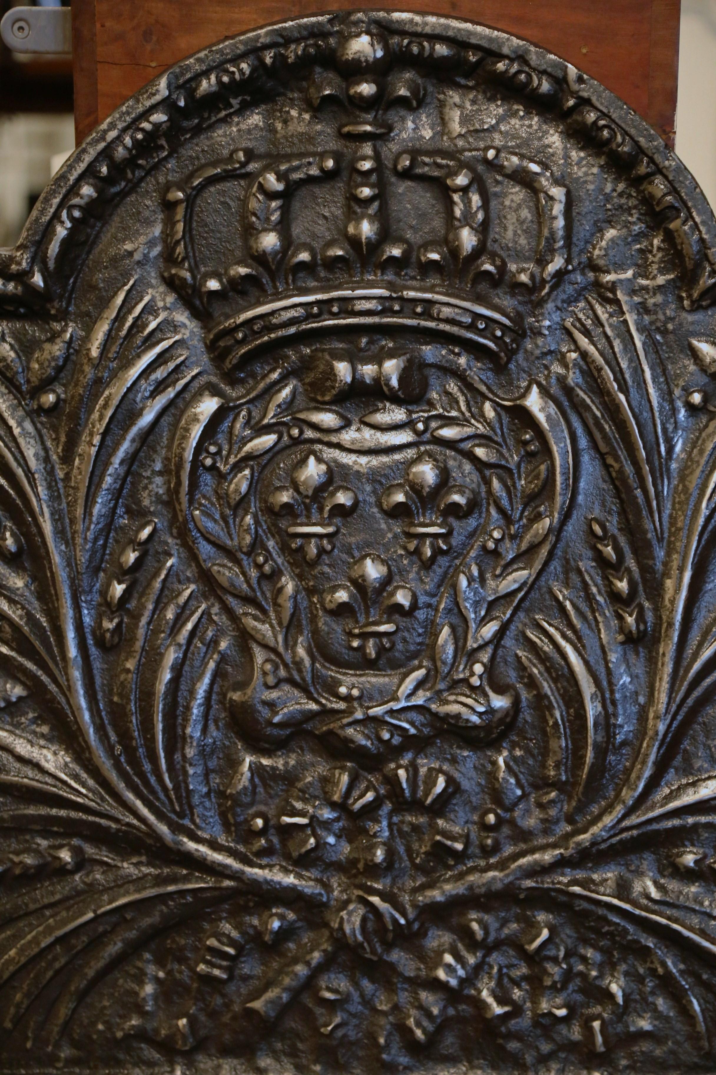 Kaminschirm aus poliertem Eisen mit „Royal Coat of France“ aus der Mitte des 19. Jahrhunderts (Französisch) im Angebot
