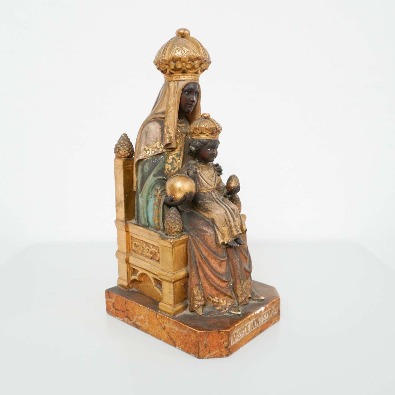 Polychromierte Montserrat-Frauenstatue aus der Mitte des 19. Jahrhunderts (Gotisch) im Angebot