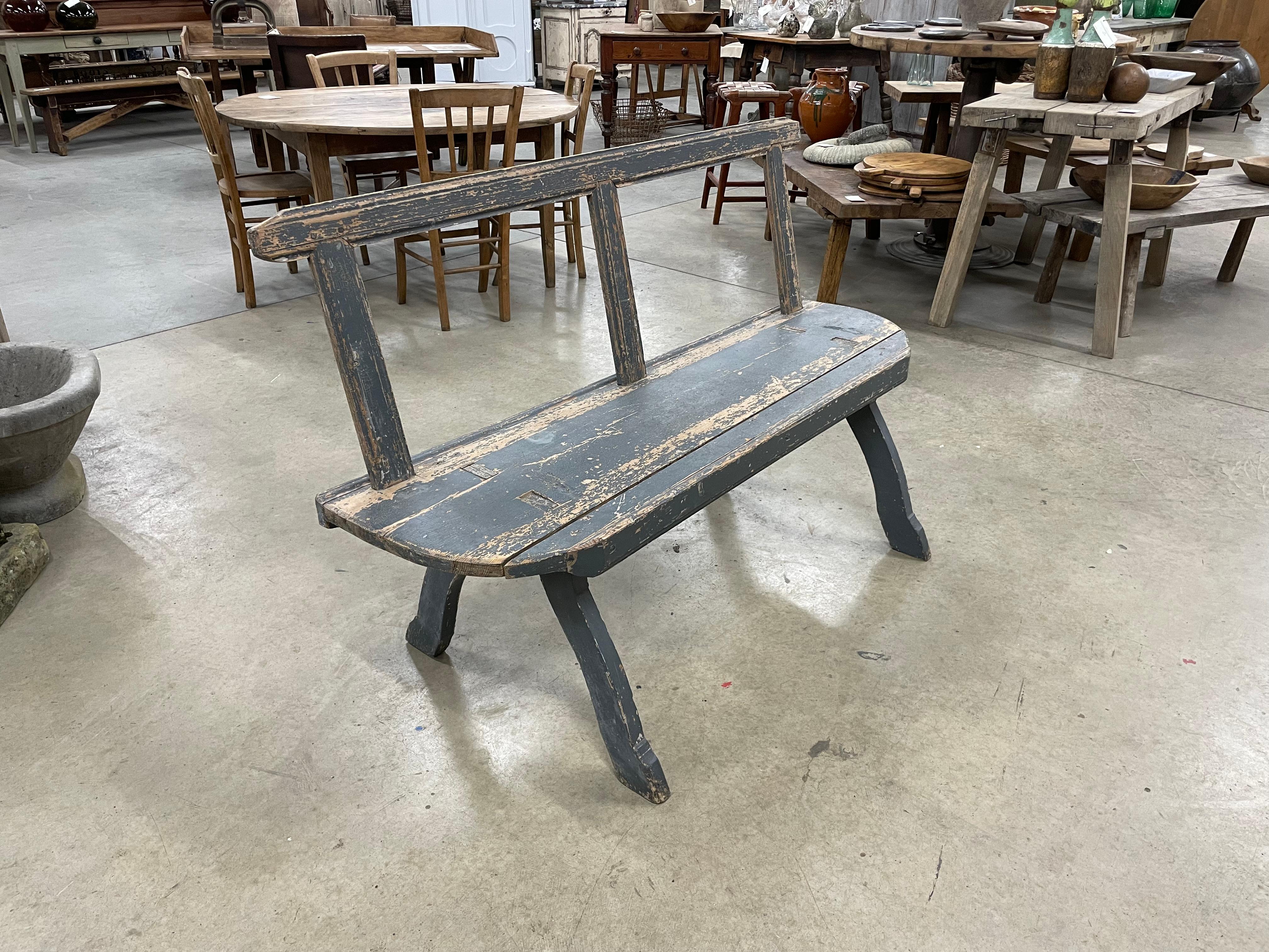 Mid 19th century Gustavian bench from the historic Uppland Provence of Sweden. This primitive bench has an unusual high back, slightly shaped and splayed legs with its original blue paint.

A perfect addition to a Swedish Scandi farmhouse style
