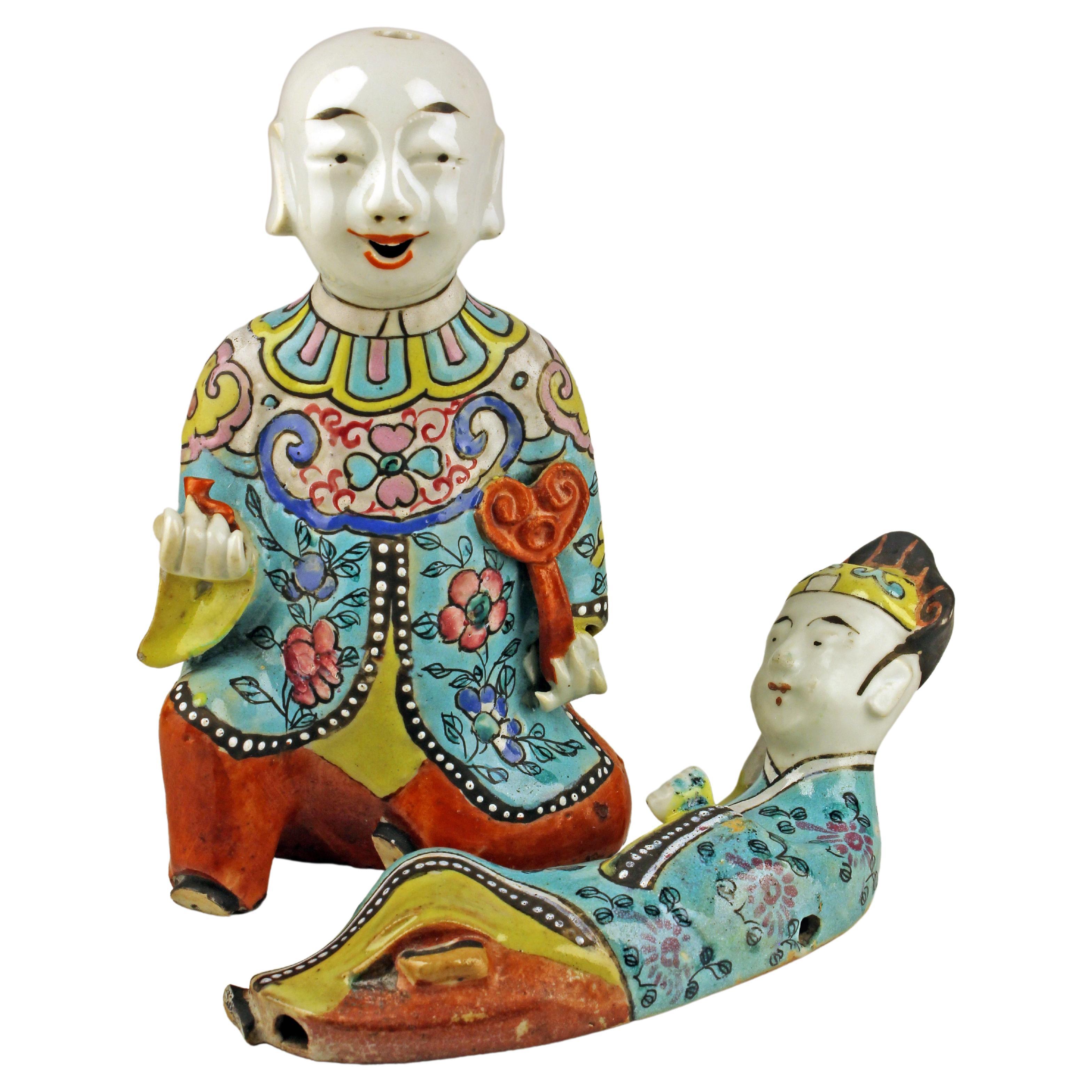 Ein Paar emaillierte chinesische Porzellanfiguren aus der Mitte des 19. Jahrhunderts/Qing Dinasty