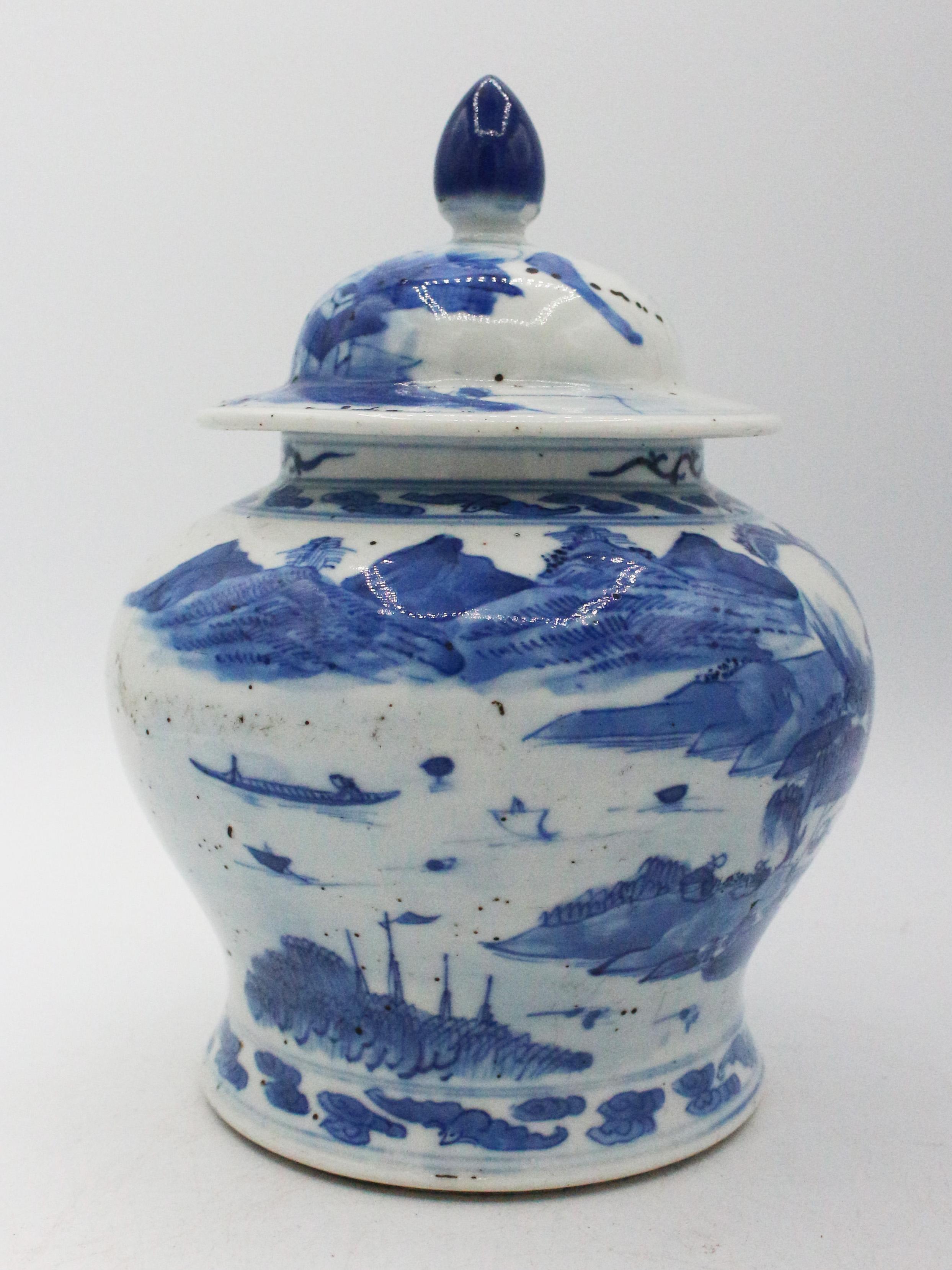 Mid-19th Century Qing Dynasty Covered Porcelain Jar In Good Condition In Chapel Hill, NC