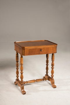 Petite table de travail rectangulaire en noyer, milieu du XIXe siècle