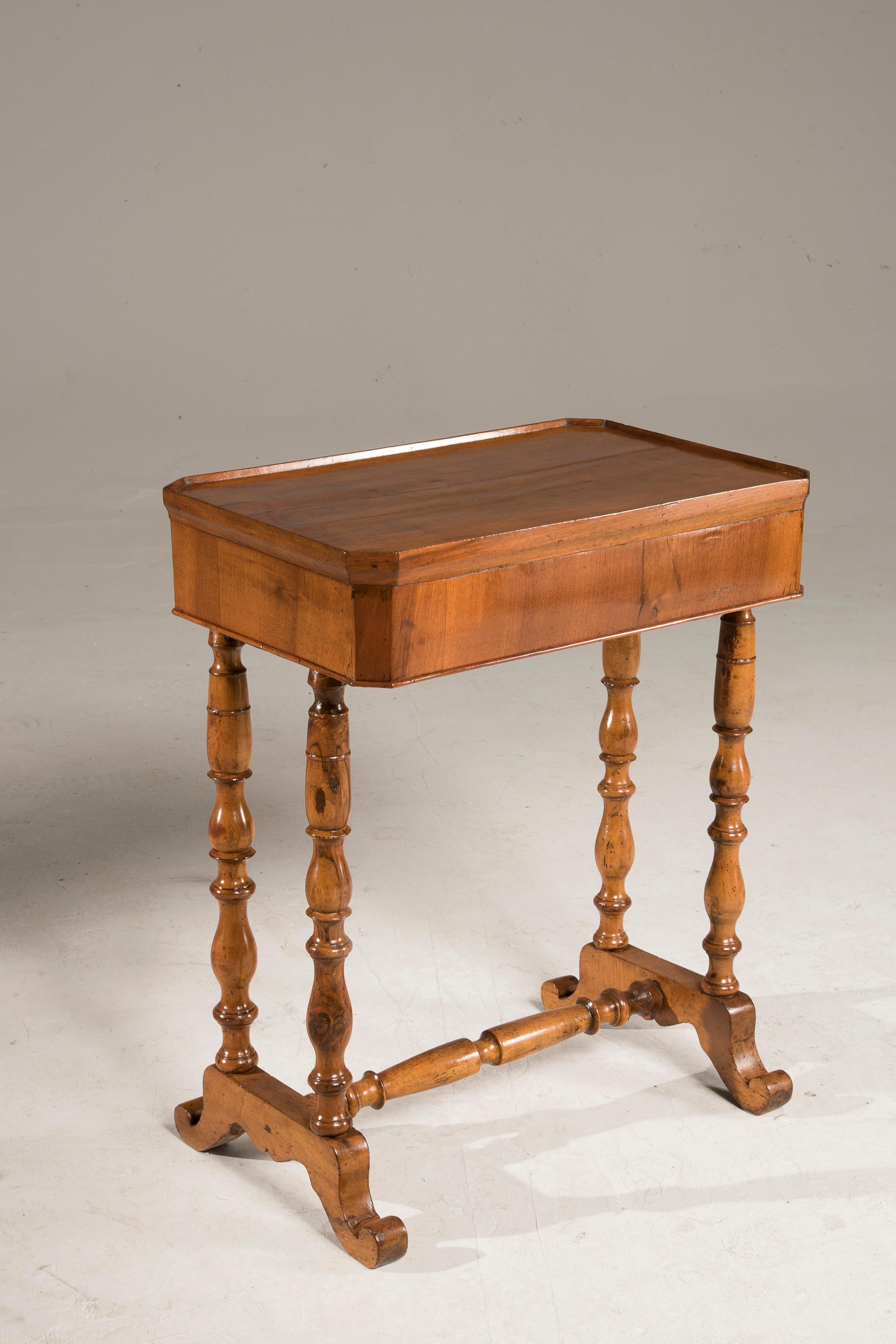 Mid-19th Century, Rectangular Walnut Working Little Table For Sale 1