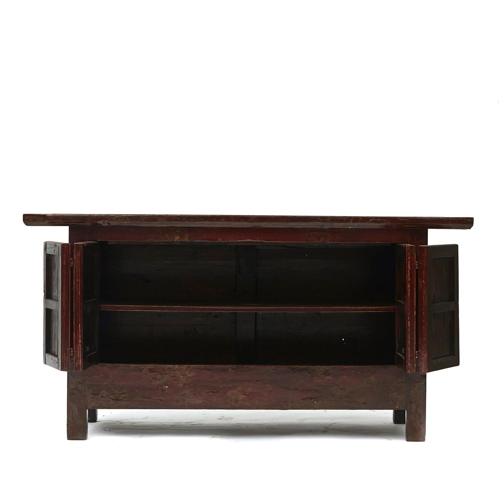 Chinese 19th century sideboard cabinet with orginal lacquer.
Front and top with deep dark red lacquer, sides with black lacquer.

Features double bi-fold doors revealing a storage area with one wood shelf.
The Bi-fold doors are making it easier