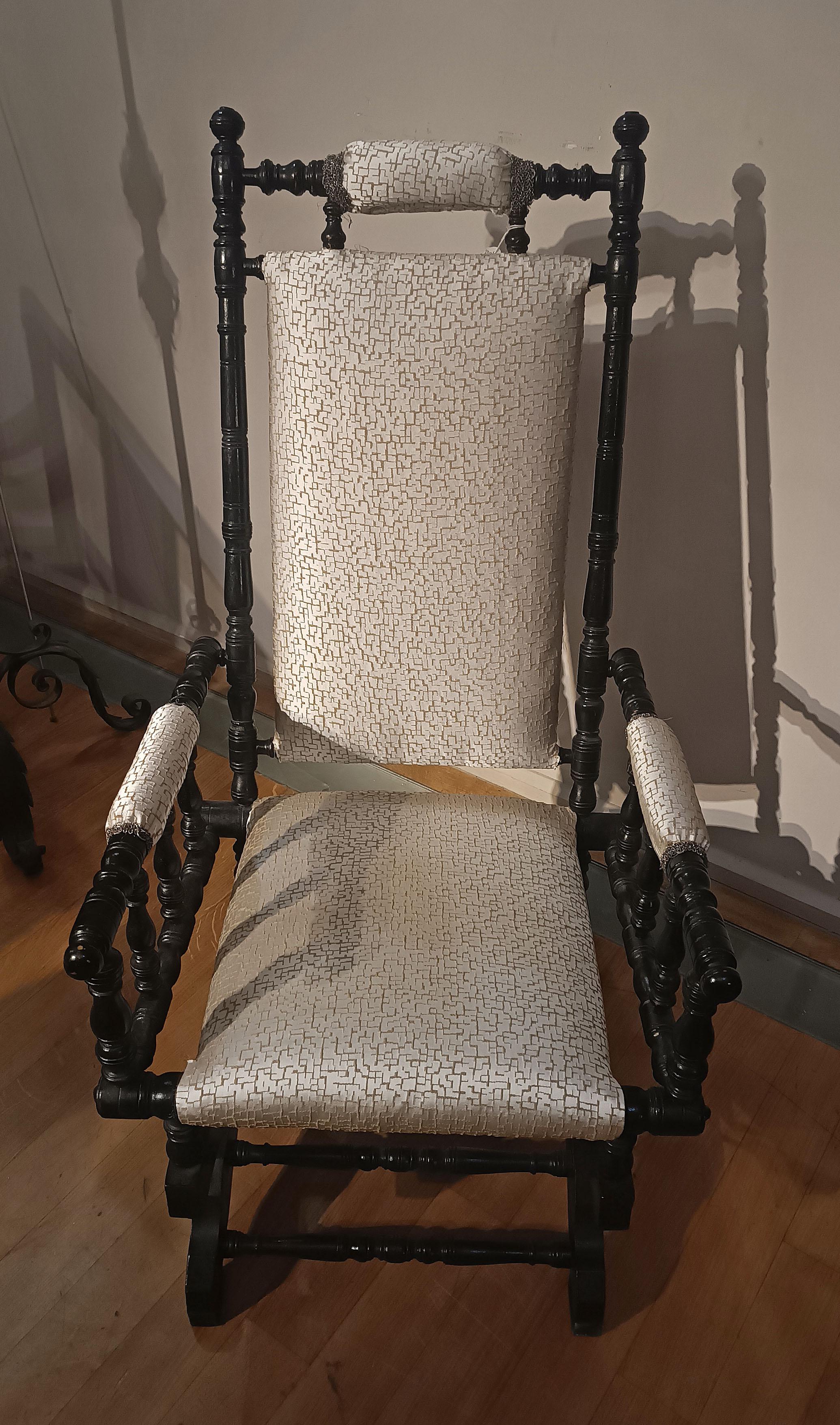 MID 19th CENTURY ROCKING ARMCHAIR in vendita 3