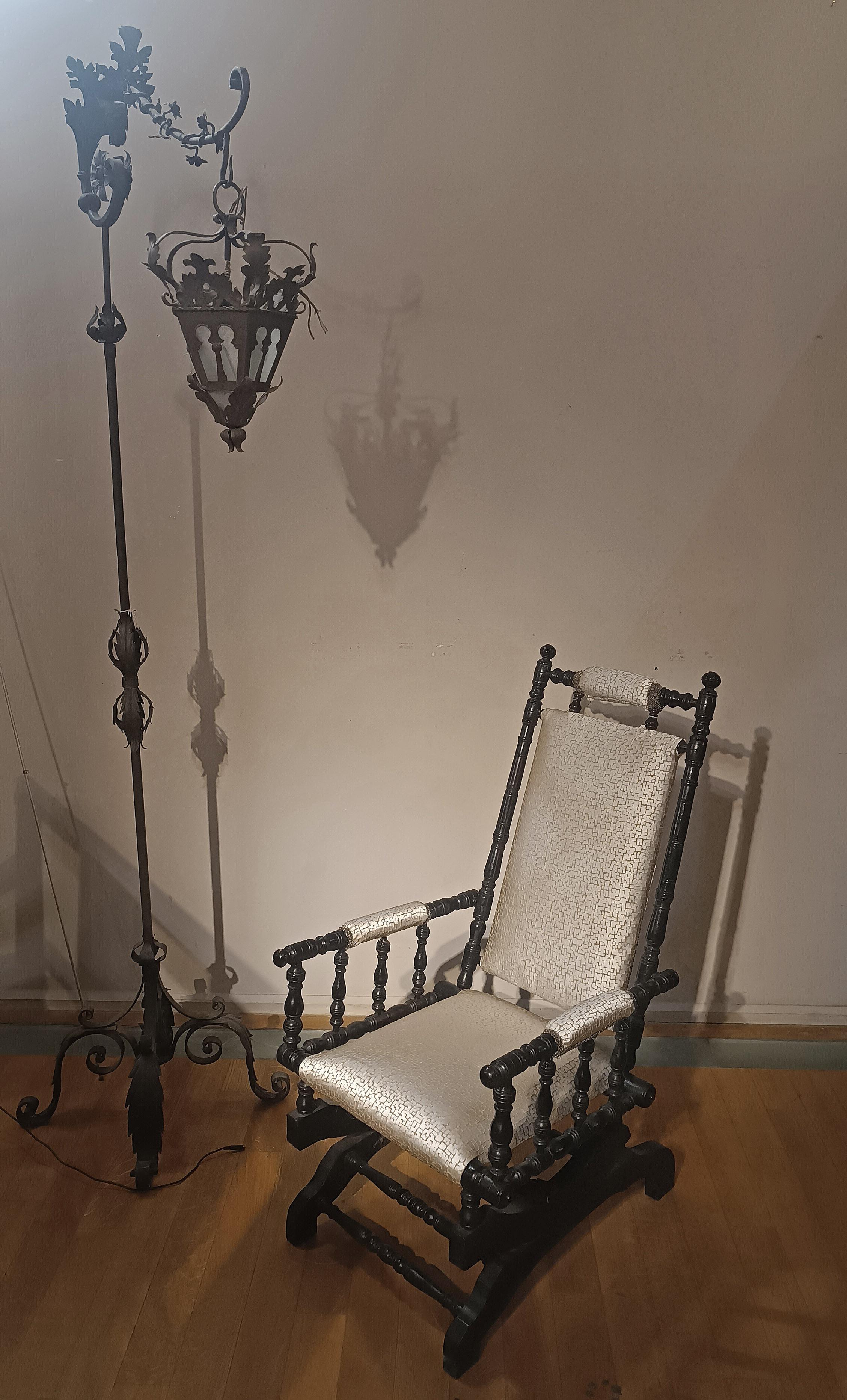 MID 19th CENTURY ROCKING ARMCHAIR in vendita 4