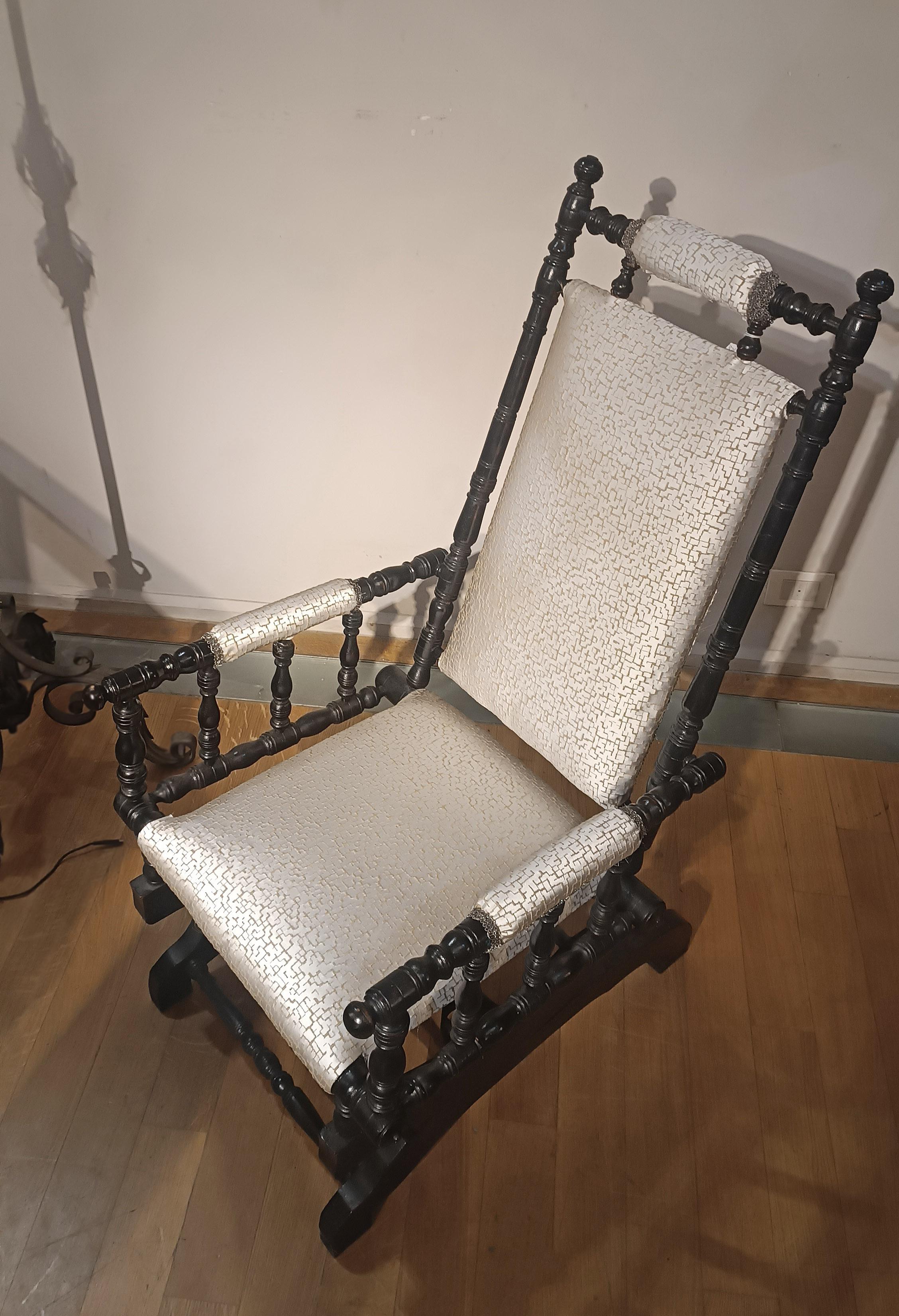 MID 19th CENTURY ROCKING ARMCHAIR in vendita 1