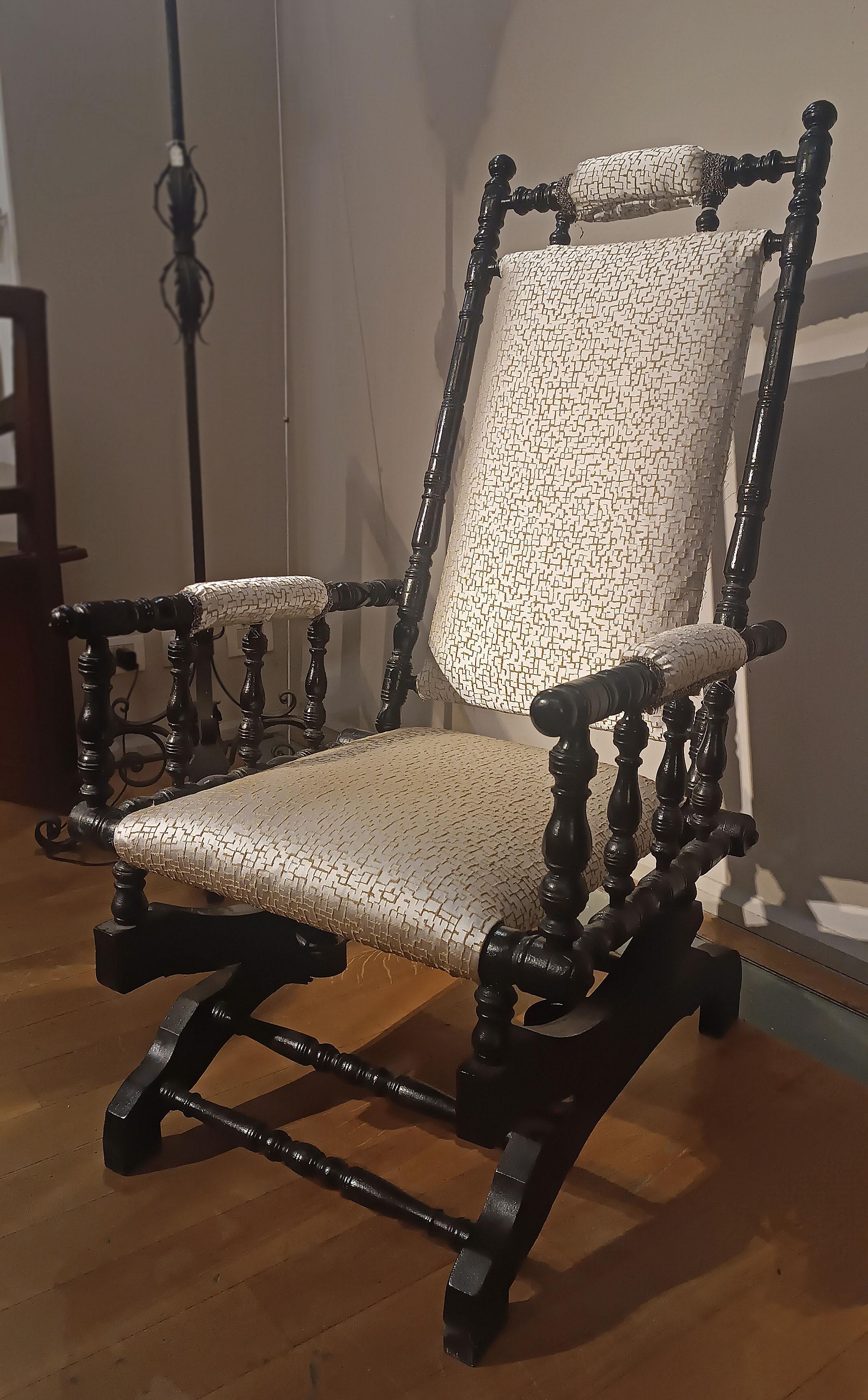 MID 19th CENTURY ROCKING ARMCHAIR in vendita 2