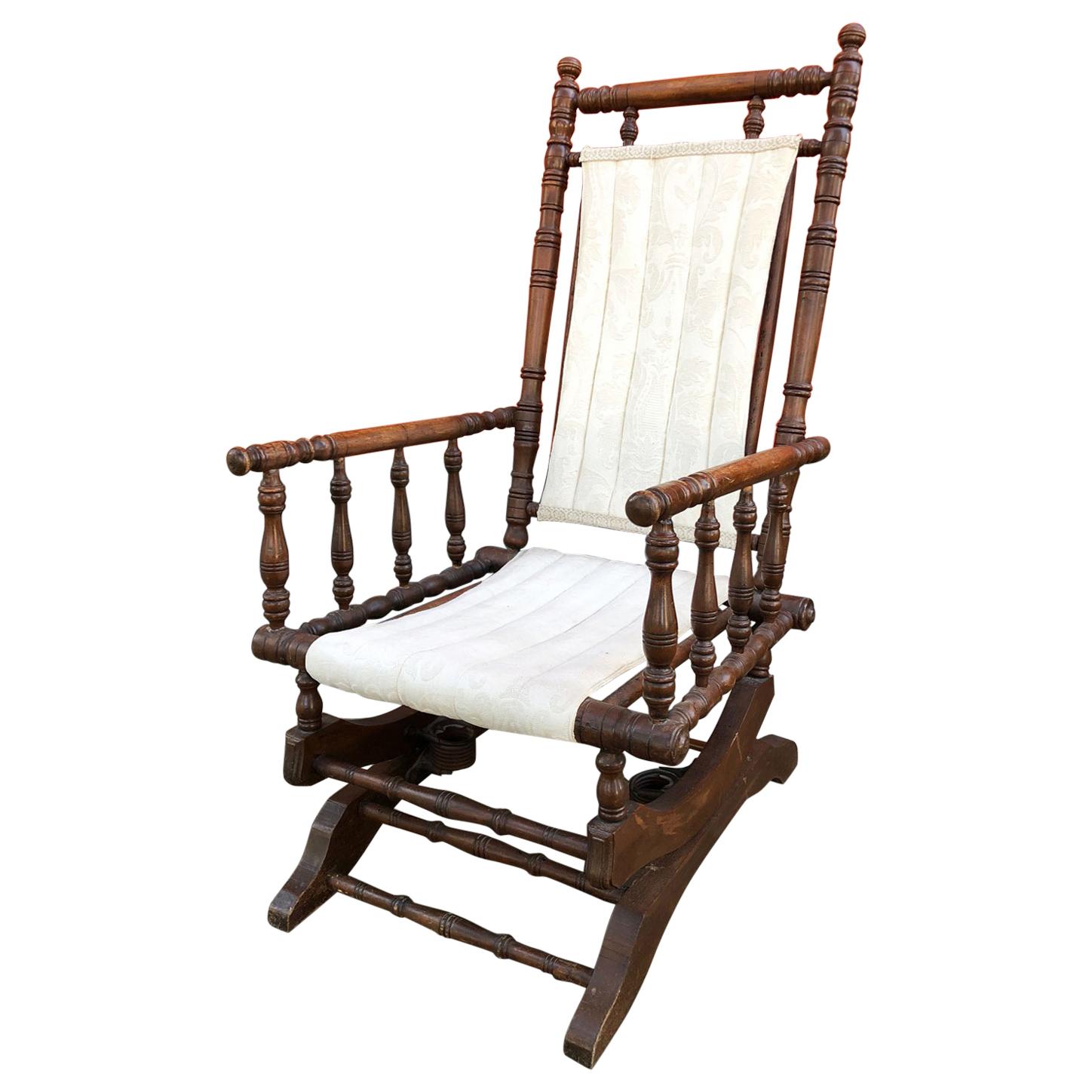 Mid-19th Century Rocking Chair in Solid Walnut 