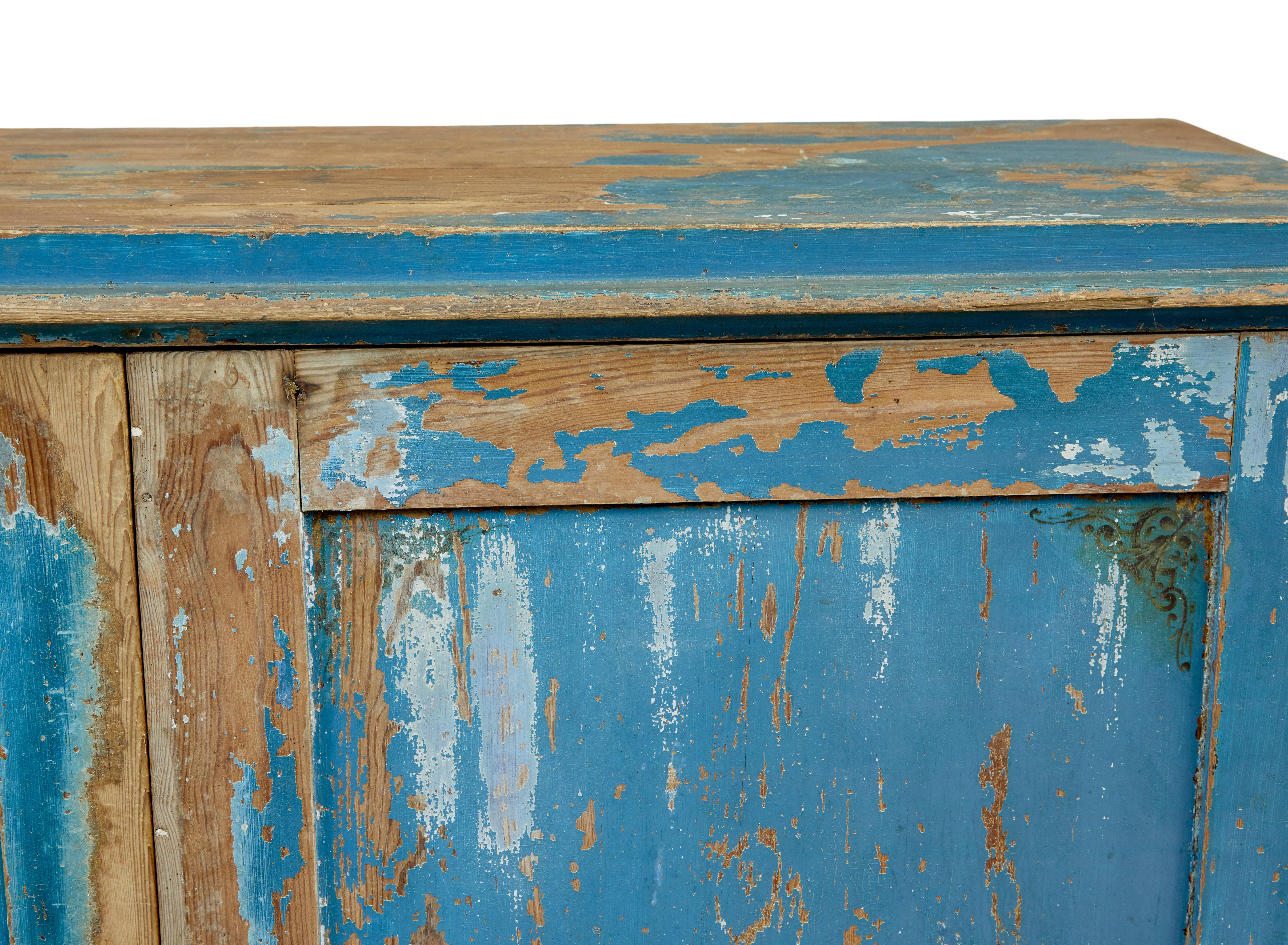 Mid 19th century rustic Scandinavian painted cupboard en vente 2