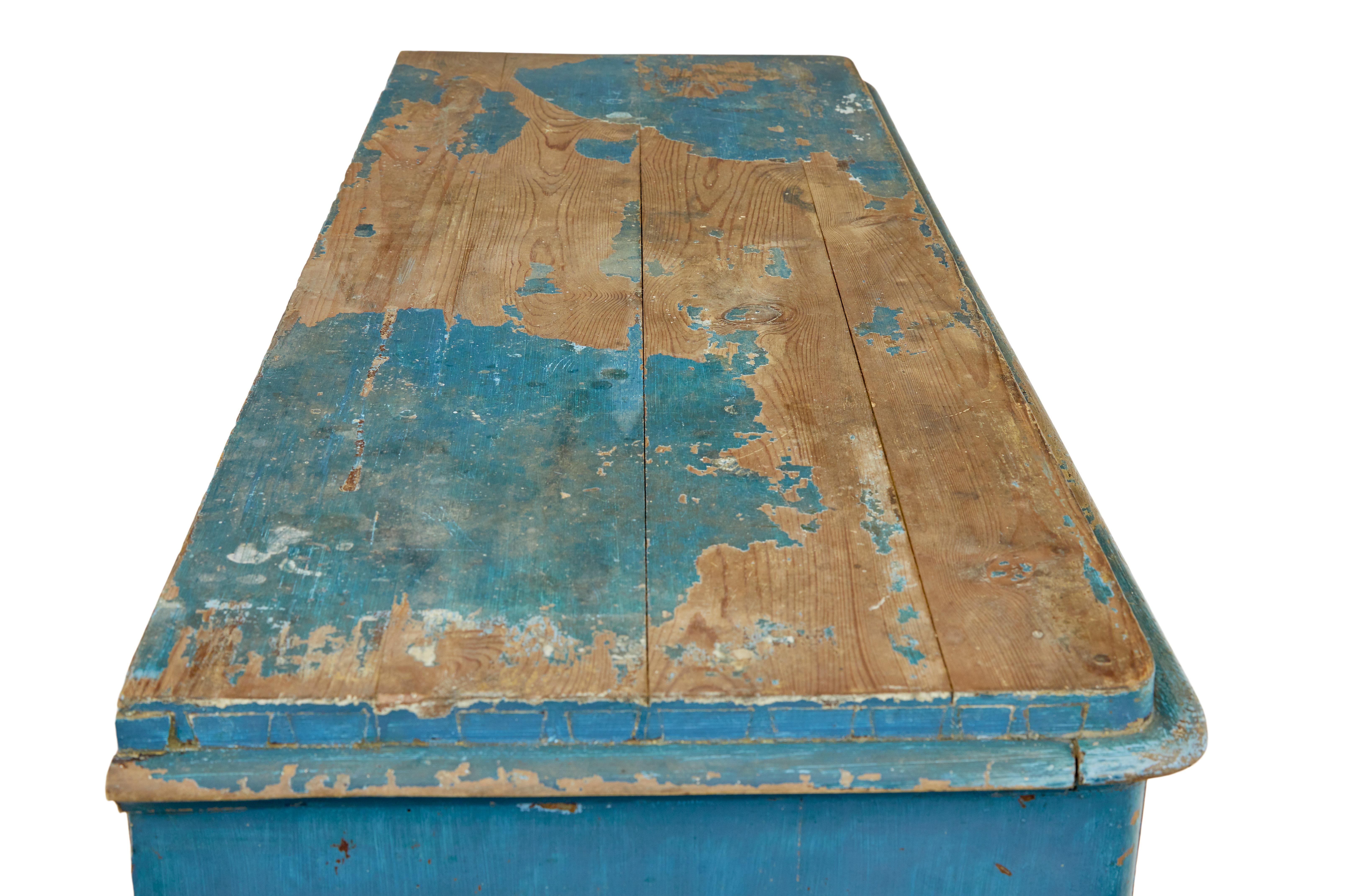 Mid 19th century rustic Scandinavian painted cupboard en vente 3