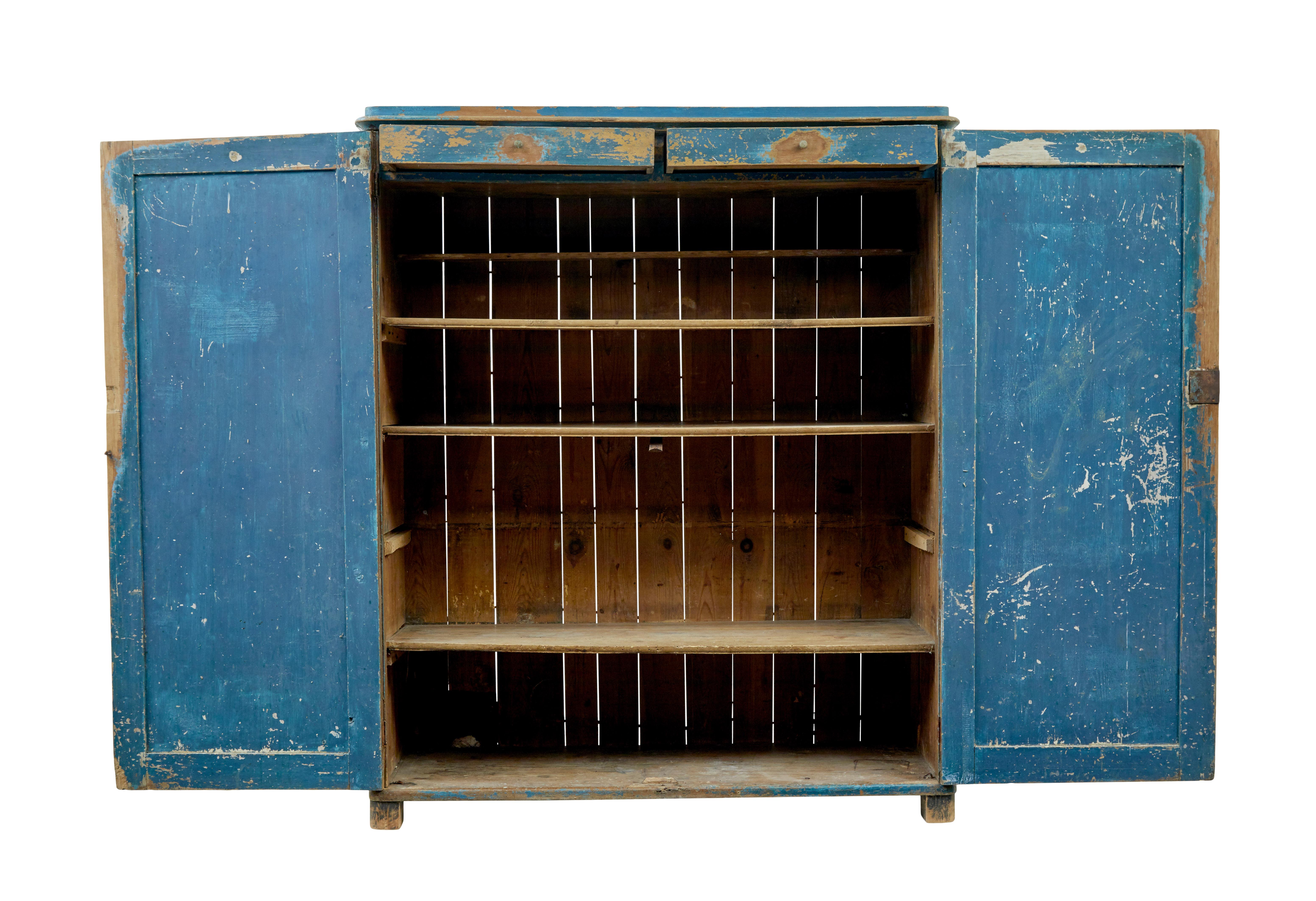 Gustavien Mid 19th century rustic Scandinavian painted cupboard en vente