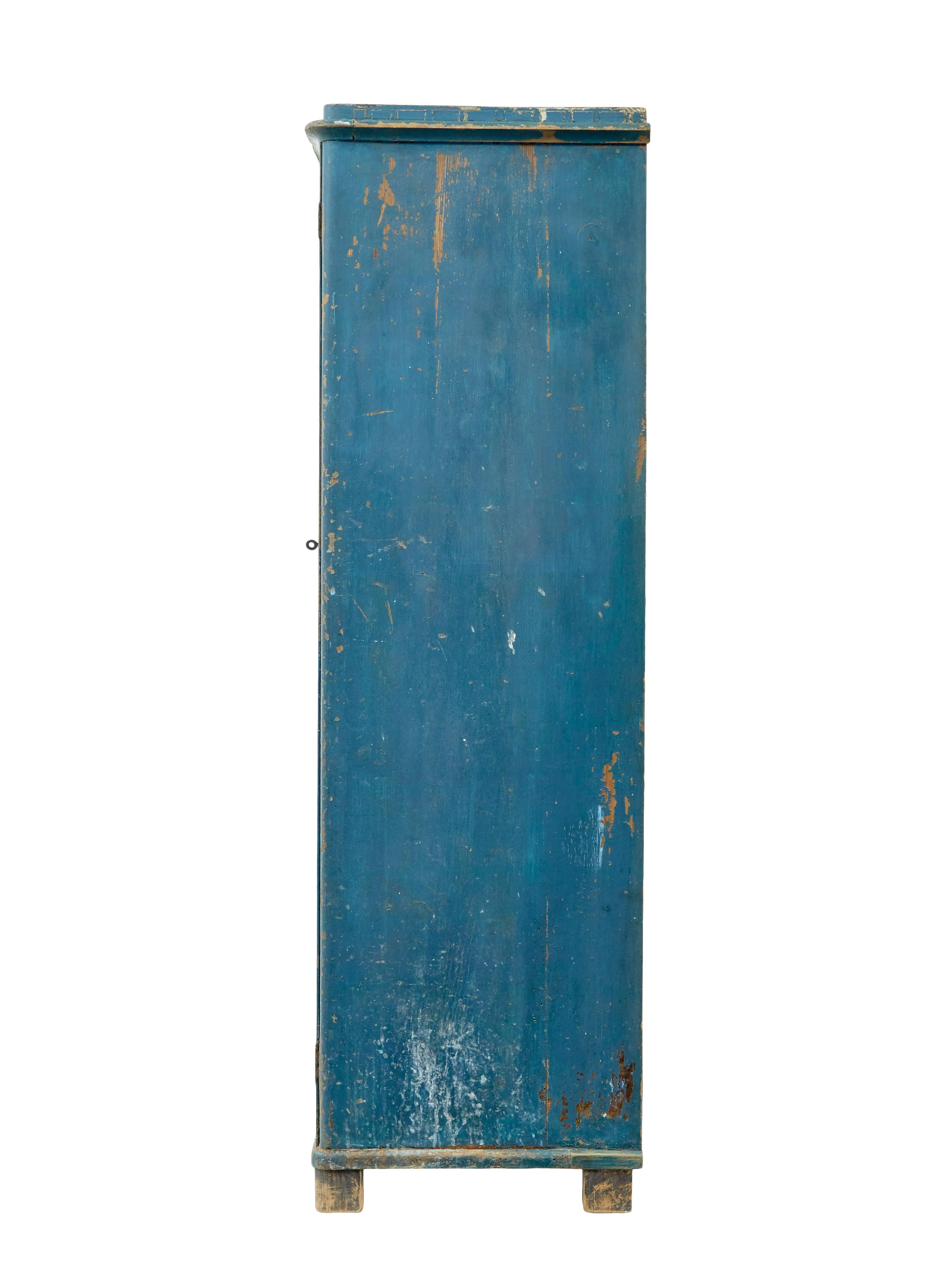 Mid 19th century rustic Scandinavian painted cupboard Bon état - En vente à Debenham, Suffolk