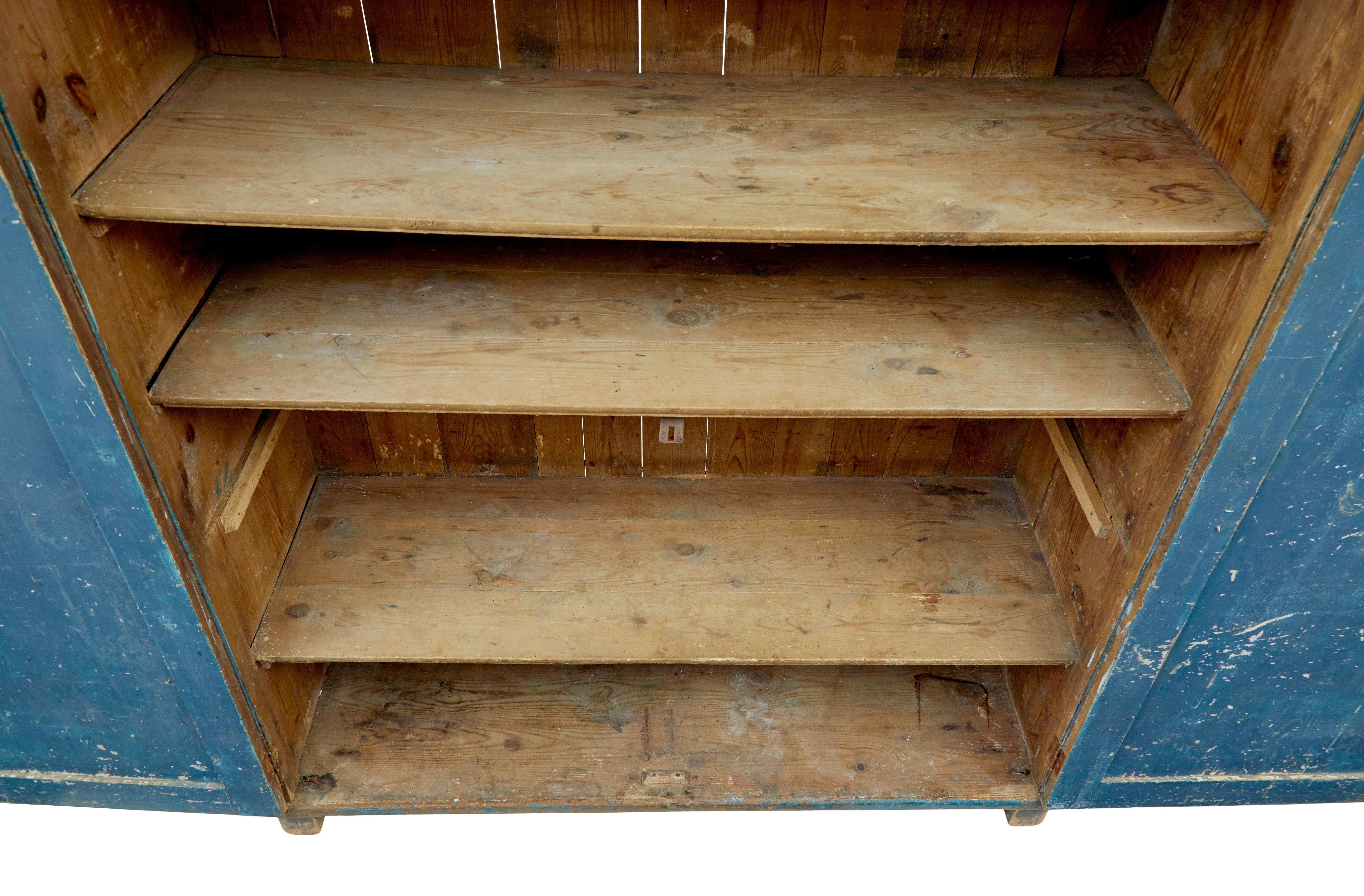 Pin Mid 19th century rustic Scandinavian painted cupboard en vente