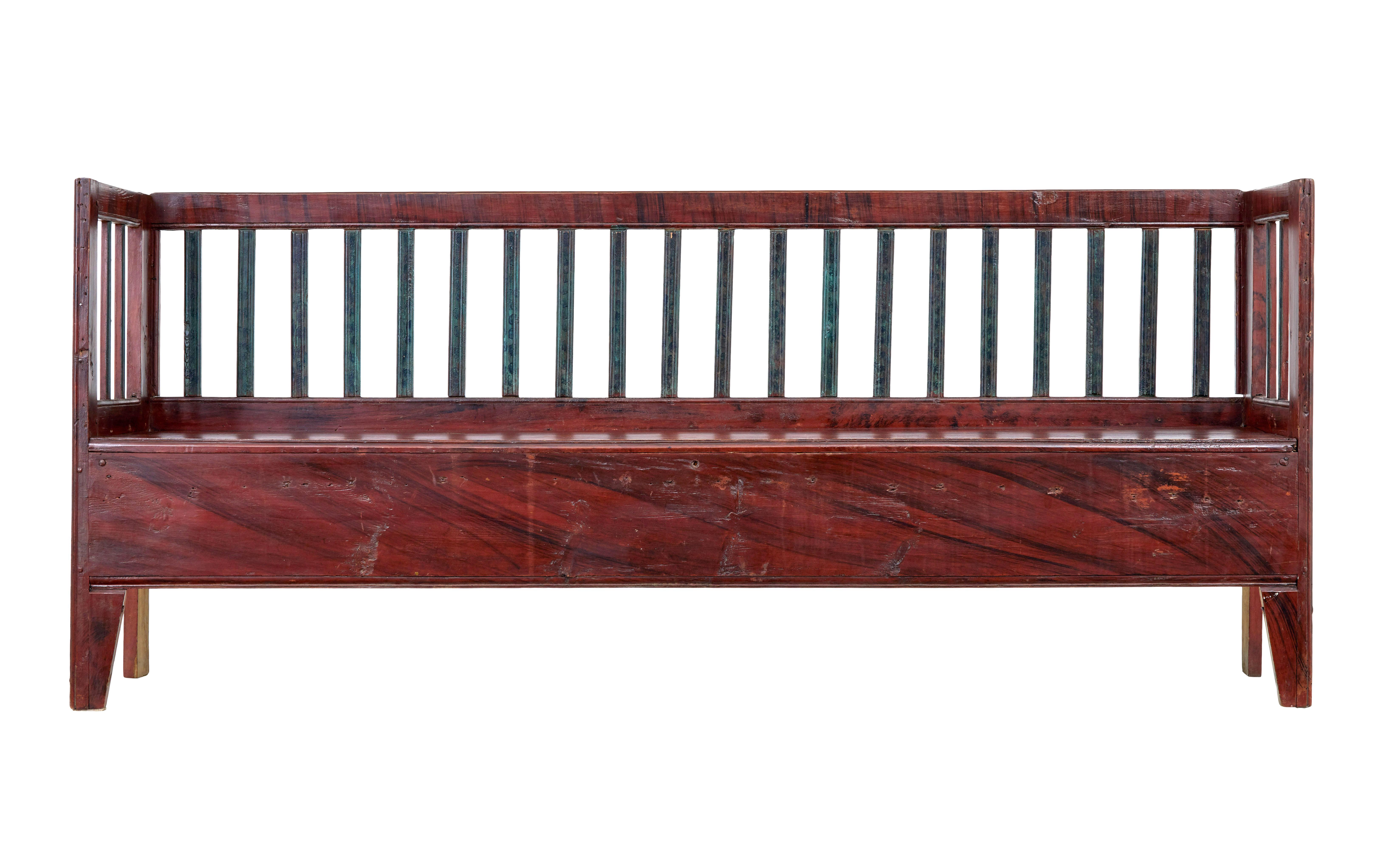 Fait main Banc rustique suédois en pin peint à la main au milieu du 19e siècle en vente