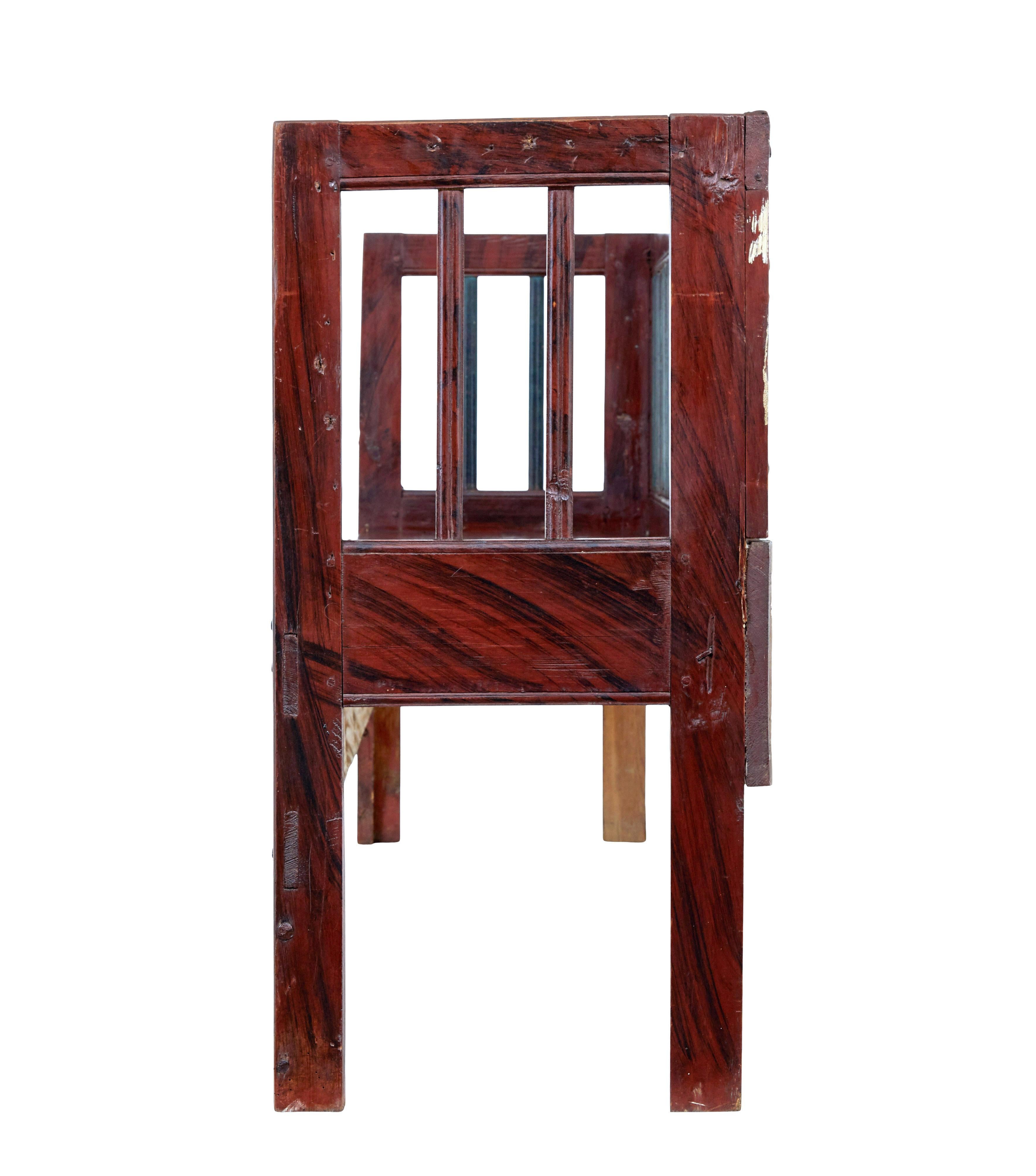 Pin Banc rustique suédois en pin peint à la main au milieu du 19e siècle en vente