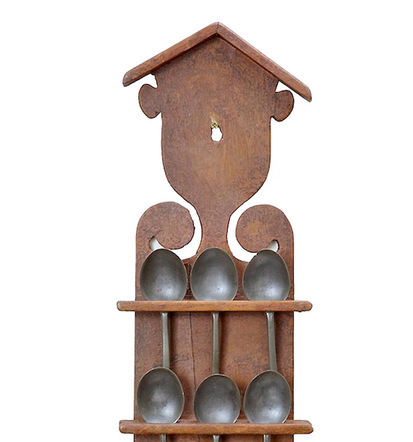 Mid-19th century rustic Swedish hand painted spoon rack, circa 1850.

Rustic made spoon rack, hand painted with original paint. Supplied with the original 9 spoons.

Minor losses to paintwork.