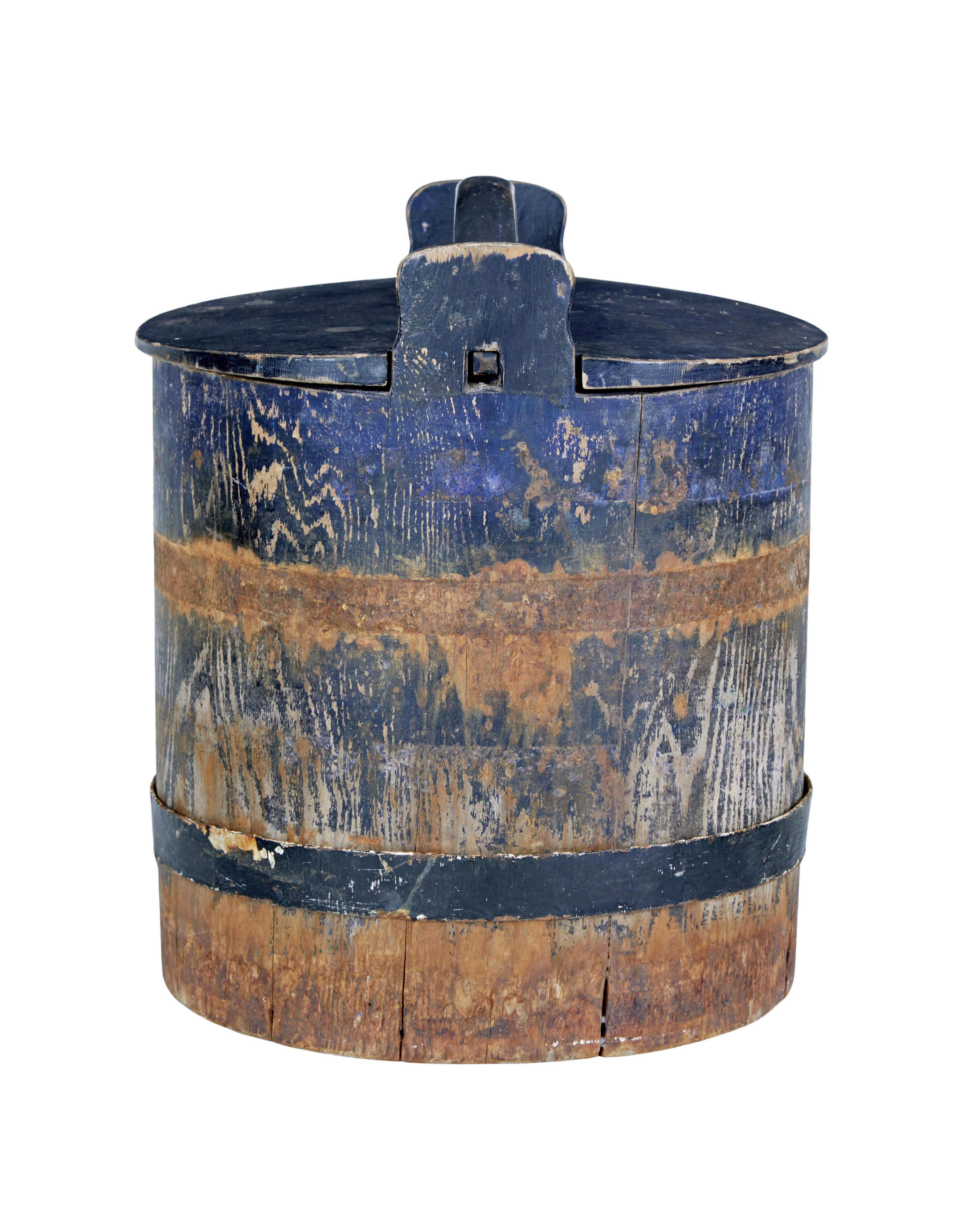 Rustic Mid 19th century rustic Swedish pine storage box For Sale