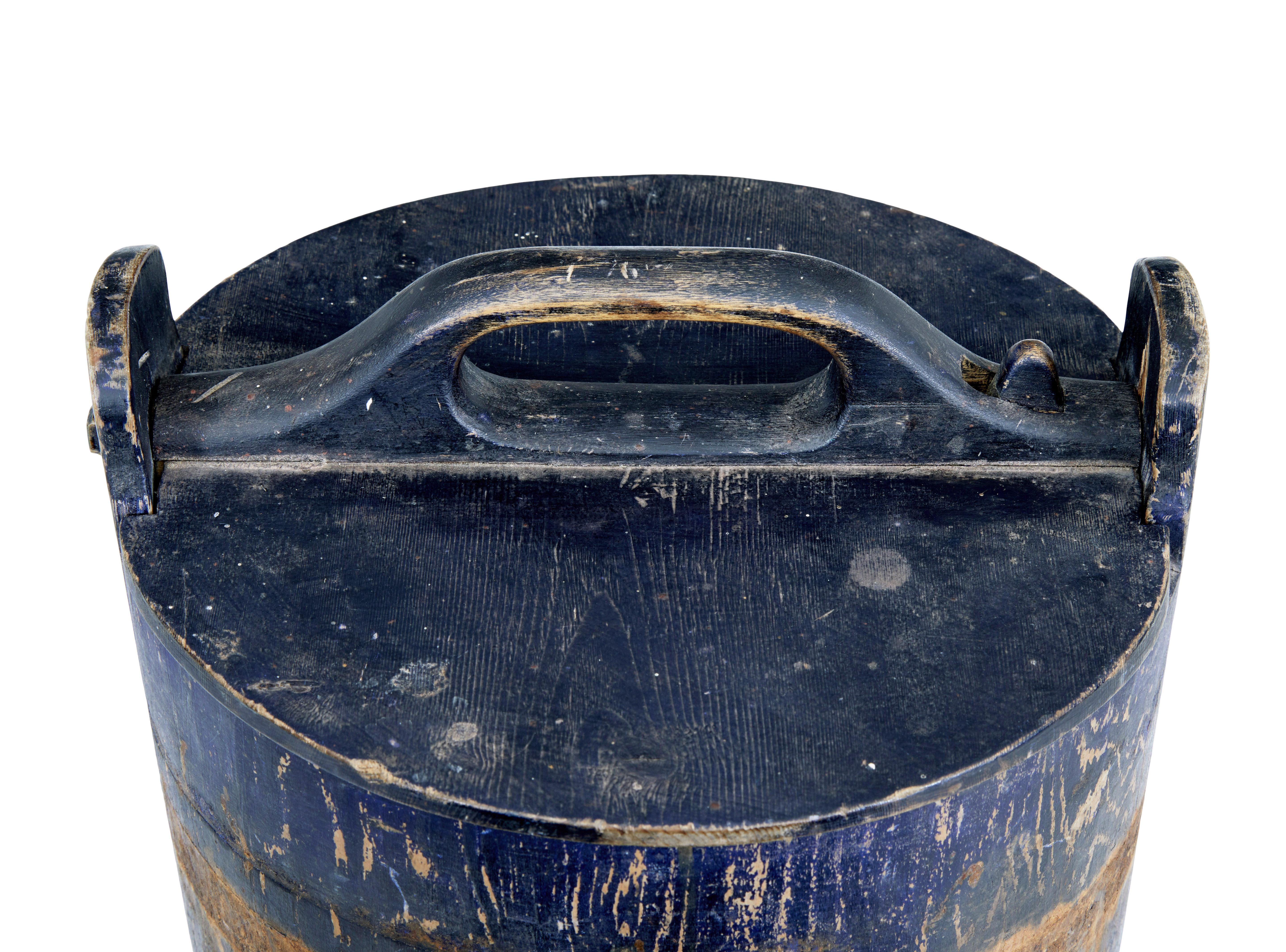 Mid 19th century rustic Swedish pine storage box In Good Condition For Sale In Debenham, Suffolk